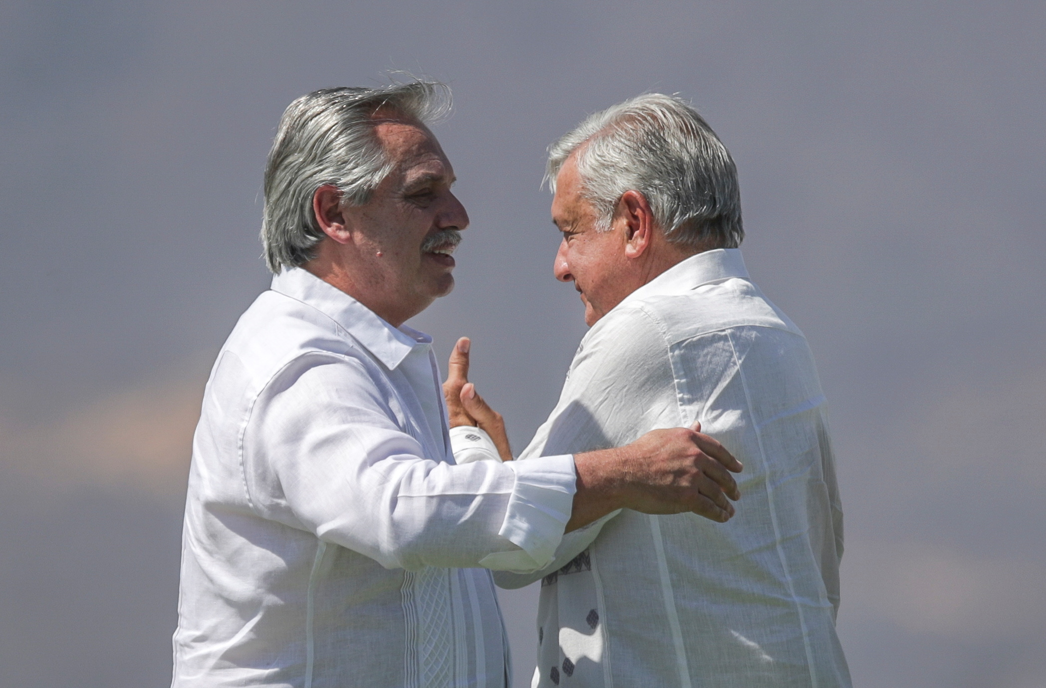 Alberto Fernández y Andres Manuel Lopez Obrador durante un encuentro oficial en Mexico