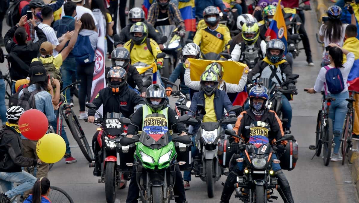 Miguel Forero, presidente de SOS Motocultura, advirtió que pese a anuncio de descuento del 50 % en tarifa del Soat para motos, saldrán a manifestarse en todo el territorio nacional. Foto: AFP.