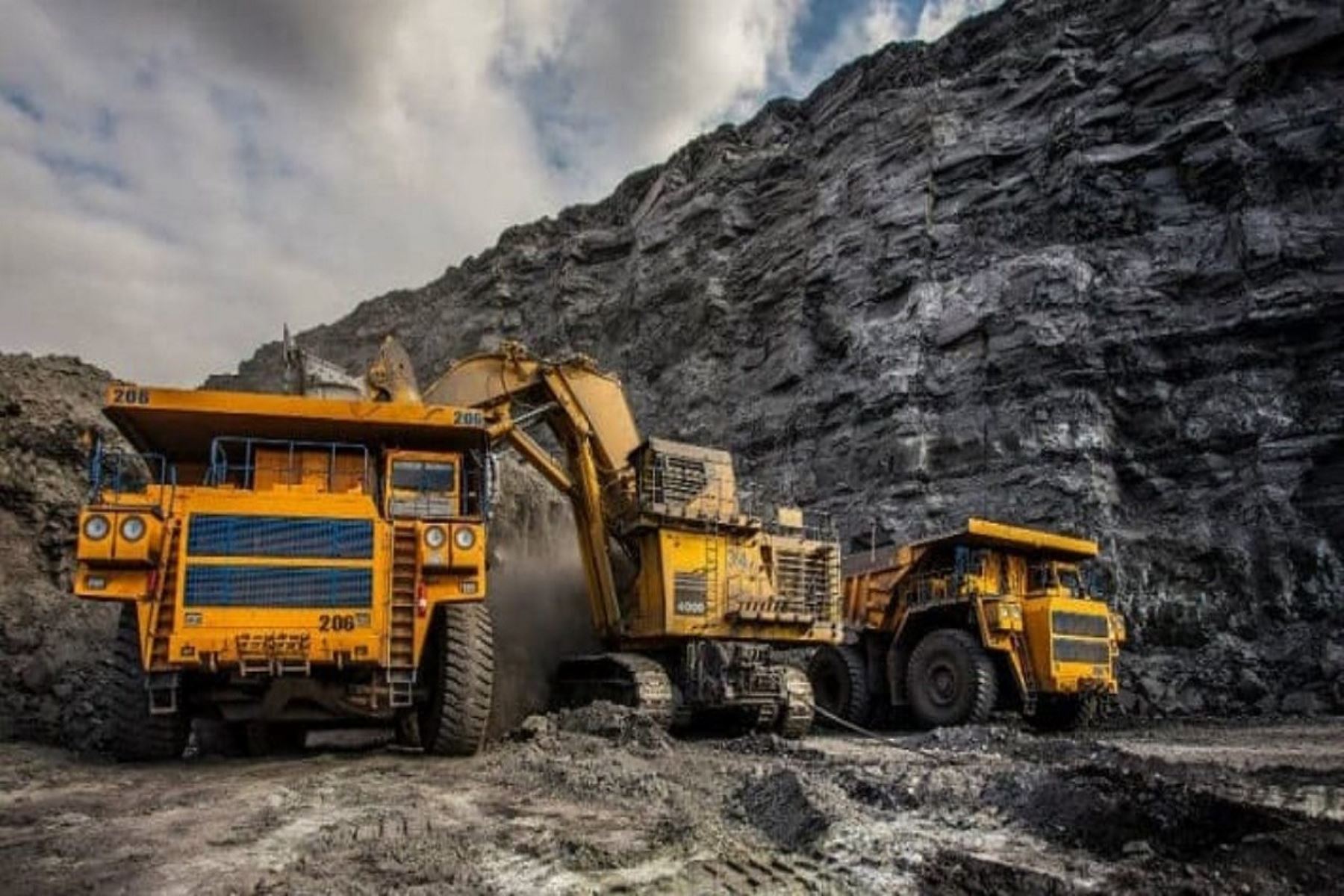 Durante el primer trimestre de 2023, la inversión minera descendió 23.2%, según el BCR.
