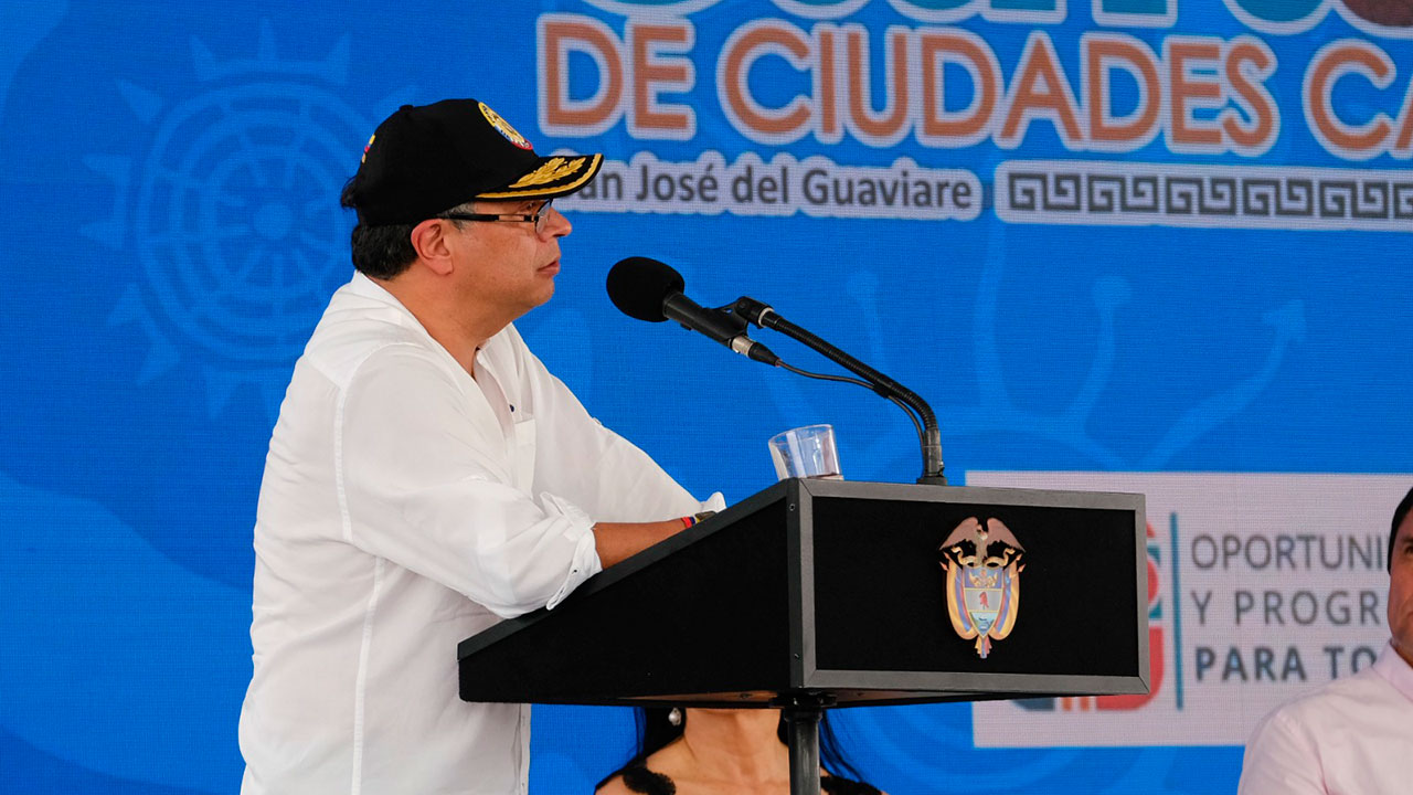 Gustavo Petro at the XXI Summit of Asocapitales (Colombian Association of Capital Cities) in San José del Guaviare.