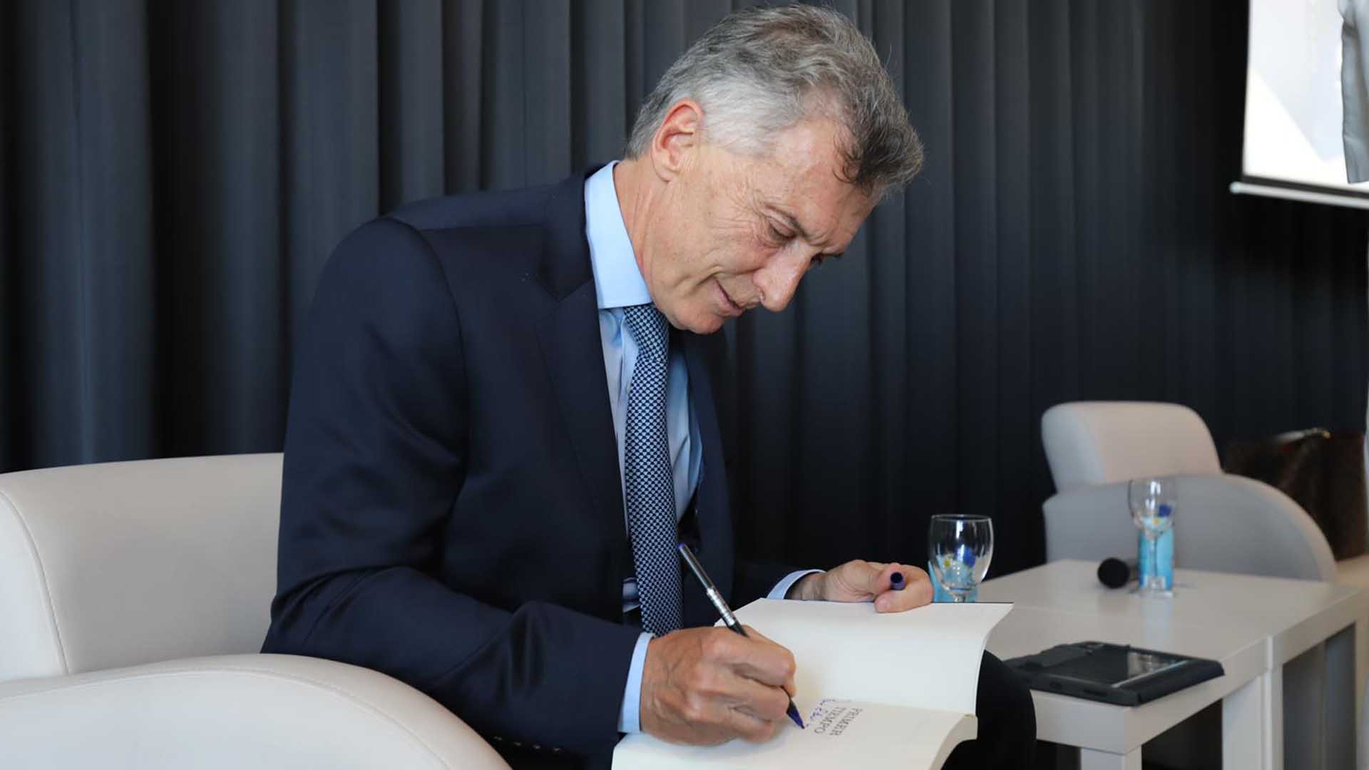 Tras presentar su libro, Mauricio Macri dedicará 45 minutos a firmar ejemplares a los invitados