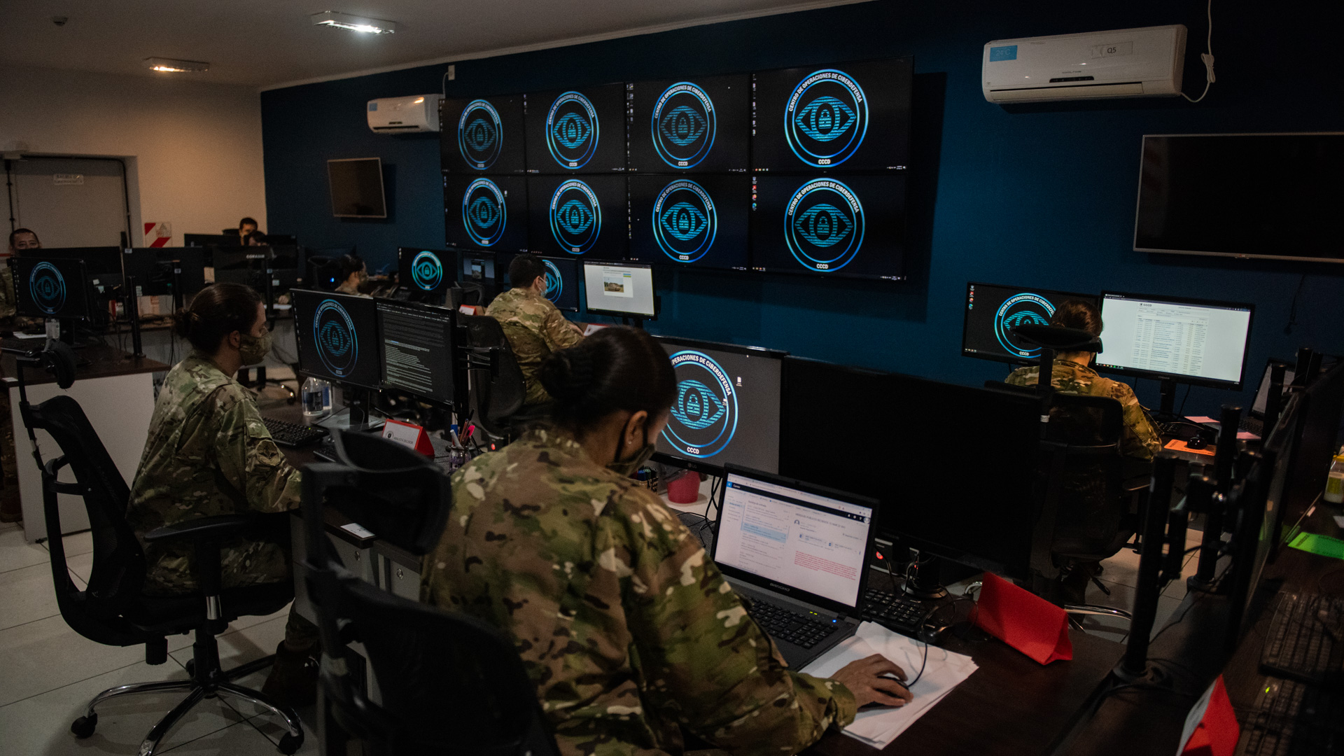 El cuarto de control central del Comando Conjunto de Ciberdefensa