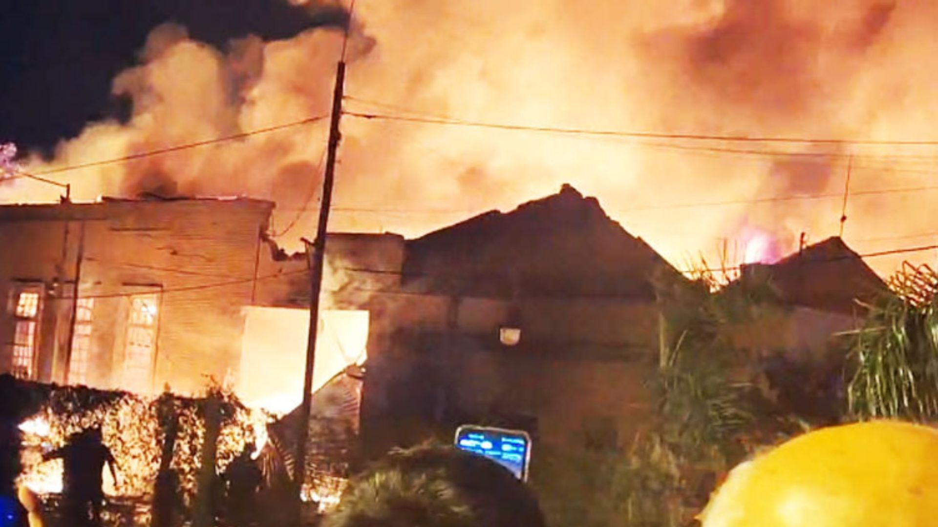 Escasez de bonos: cómo es la estrategia del Gobierno para que el riesgo país perfore los 400 puntos