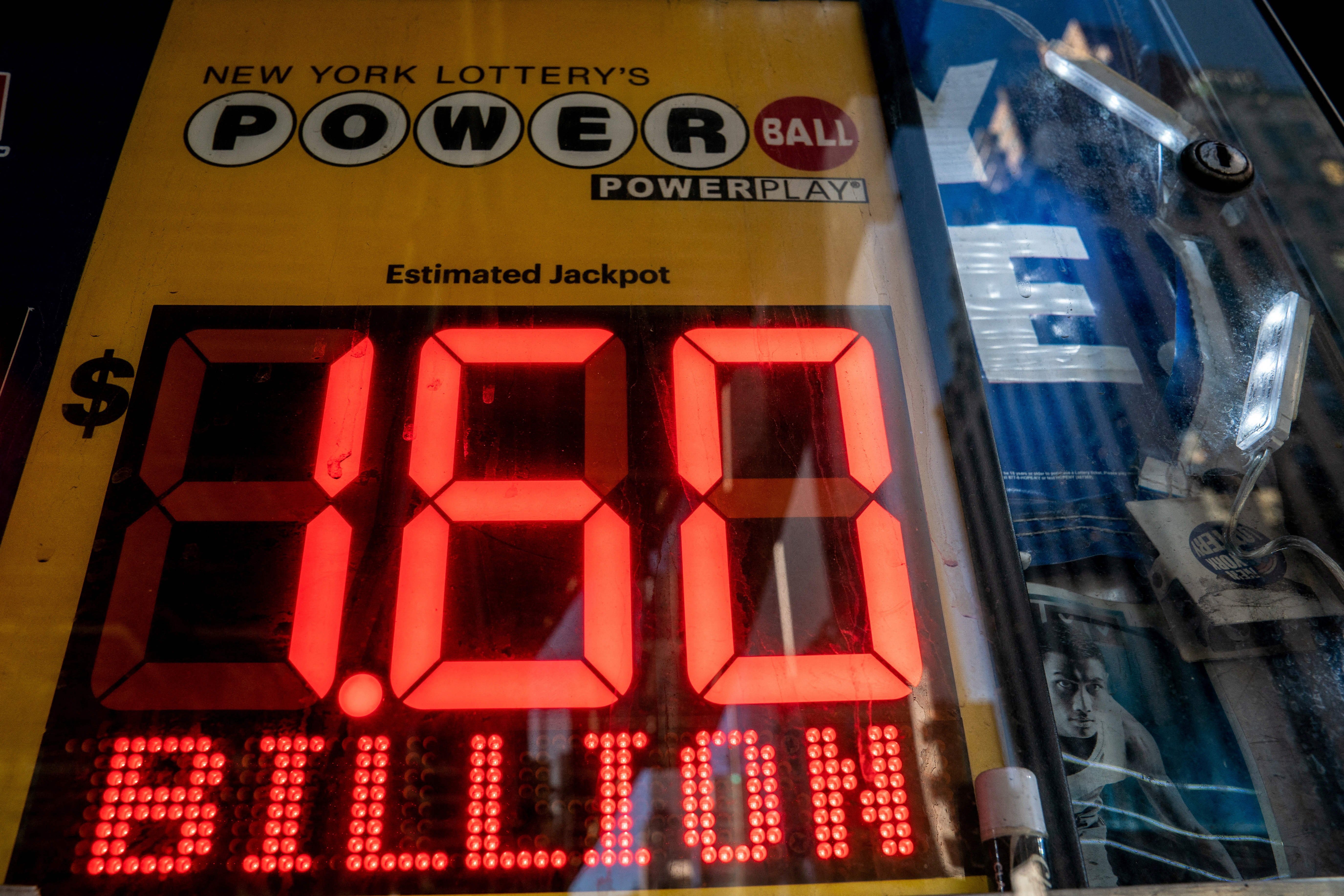 El pozo de 1,6 mil millones de dólares quedó vacante el sábado. Ahora la lotería ha alcanzado el premio más alto en la historia: 1,9 mil millones de dólares
