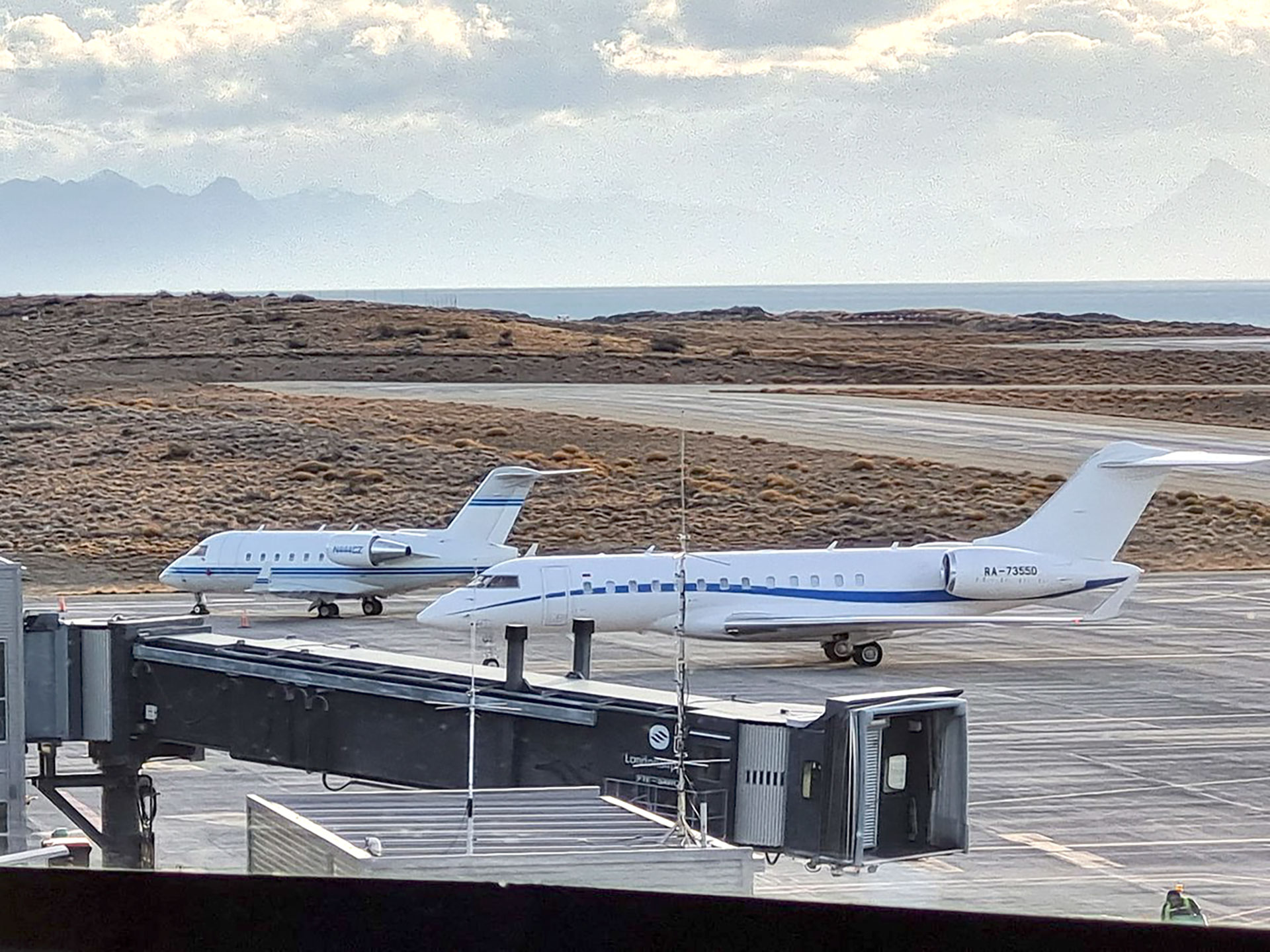 El avión ruso en el aeropuerto internacional de El Calafate