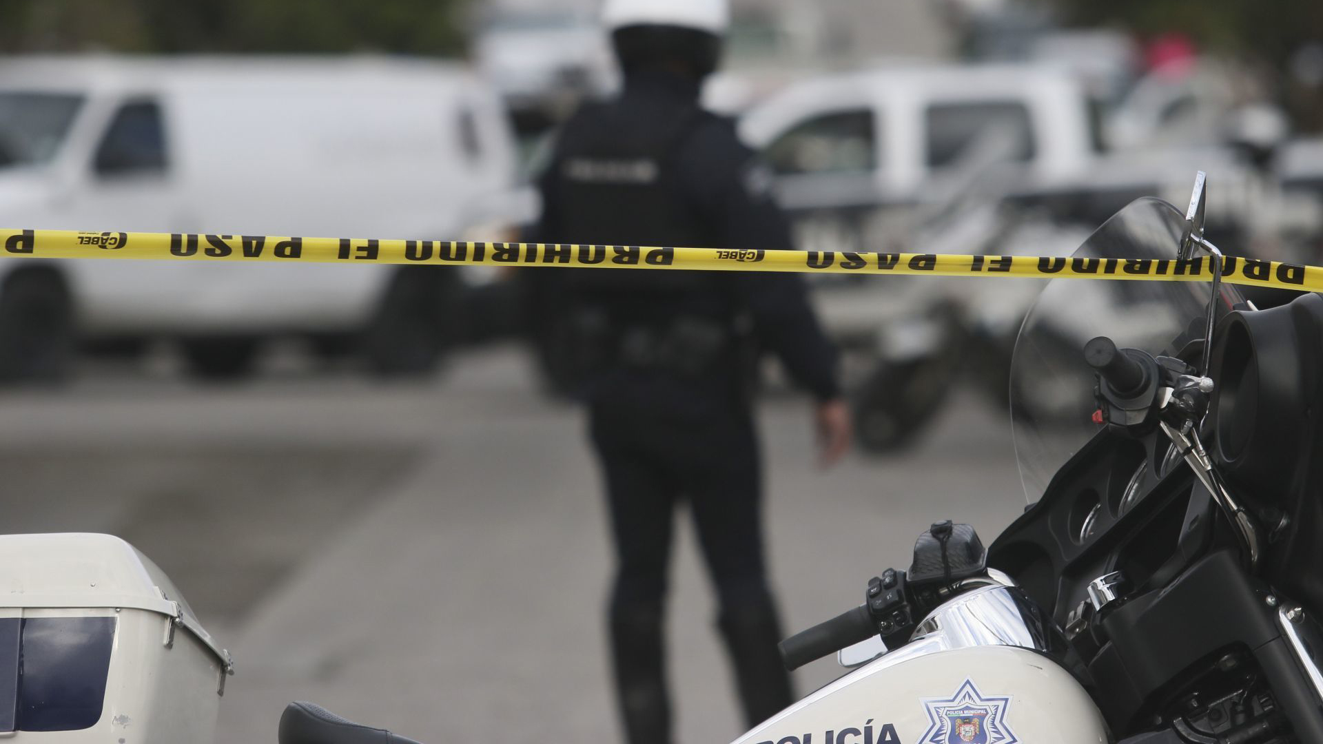 Maniatados y con tiro de gracia: así encontraron tres cuerpos sobre la carretera México-Acapulco