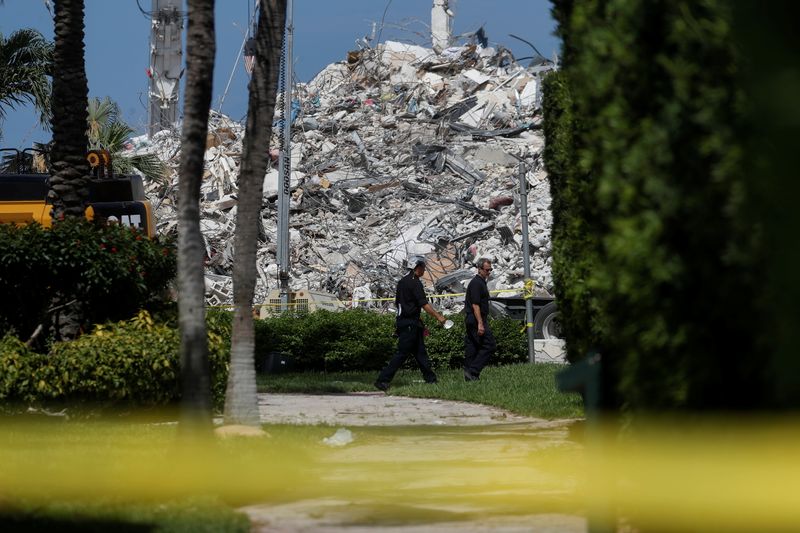 Foto de las tareas de búsqueda de cuerpos en el edificio Champlain Towers South de Surfside en Miami (Foto: Reuters)