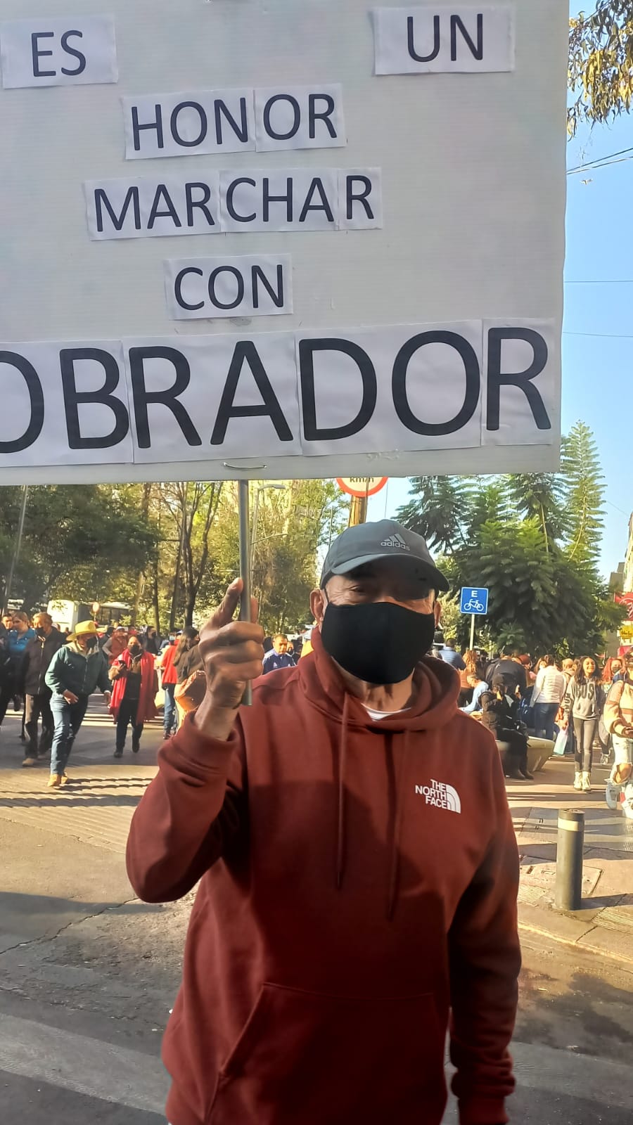 Mientras algunos no están seguros por qué marchan, otros están convencidos que seguirán apoyando a López Obrador. (Foto: Iliana Suárez).