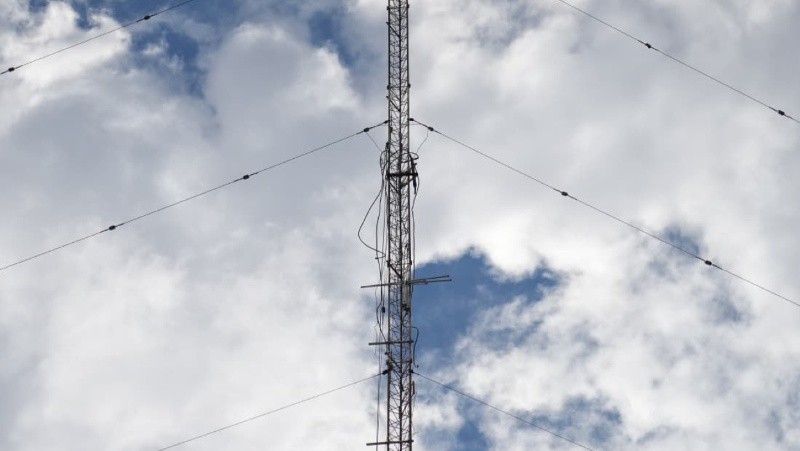 Tragedia en Rosario: a un operario que trabajaba en una antena se le solt&oacute; el arn&eacute;s, cay&oacute; al vac&iacute;o y muri&oacute; 