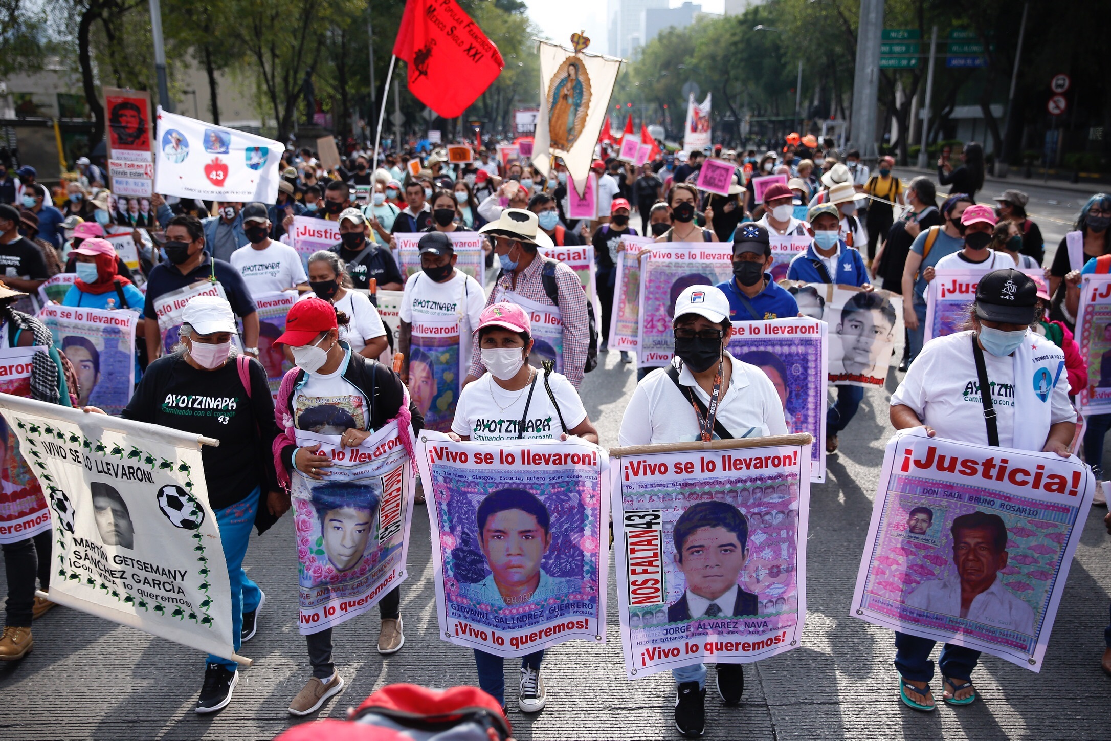 El Centro de Derechos Humanos Miguel Agustín Pro Juárez (Centro Prodh) acusó a militares de negarse a colaborar en las investigaciones de casos como la desaparición de los 43 normalistas de Ayotzinapa
(Foto: EFE/Carlos Ramírez)
