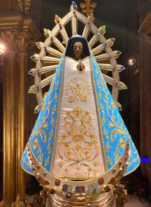 La imagen de la virgen con las tres estrellas publicada en las redes sociales de la Basílica