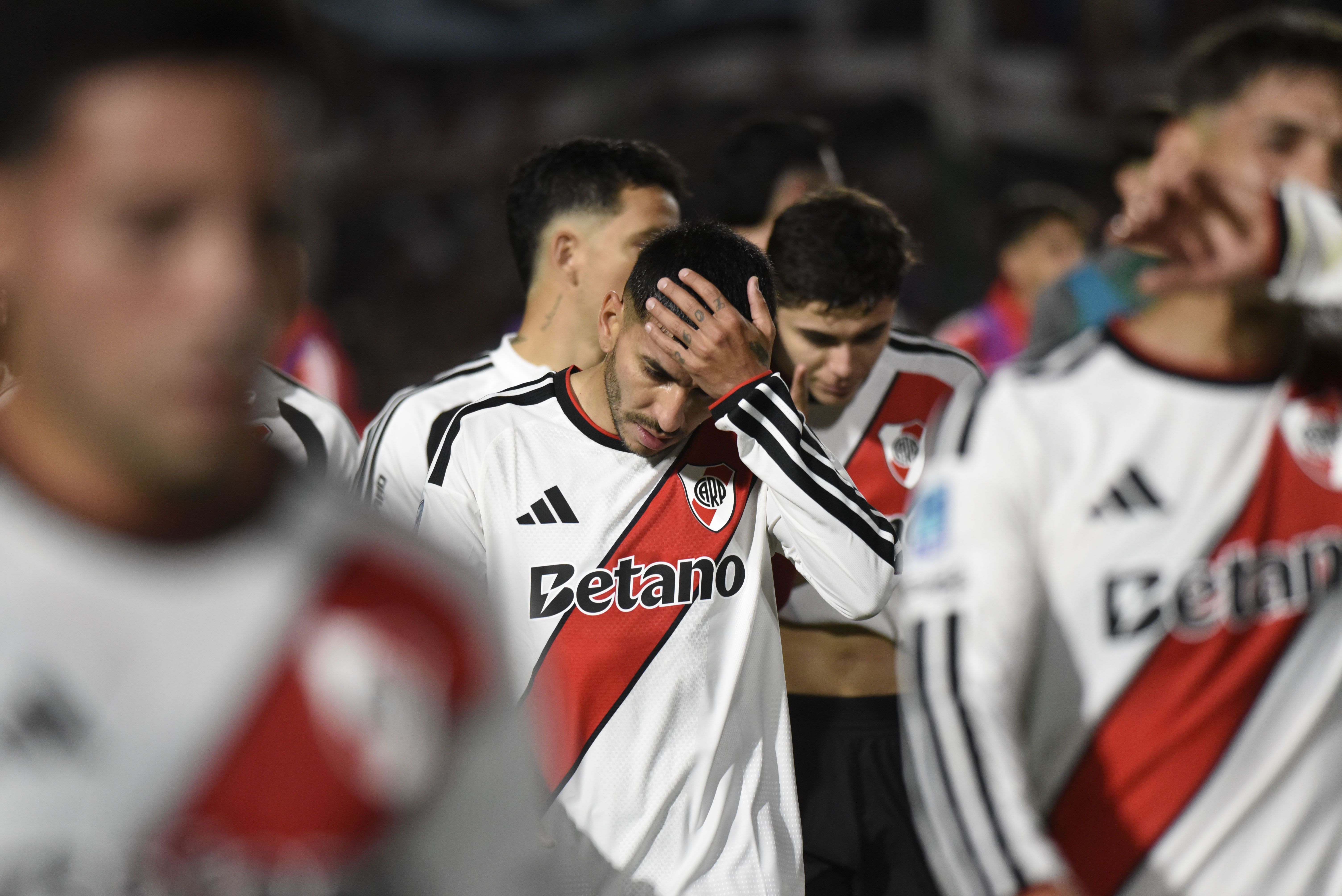 Preocupaci&oacute;n en River Plate: se lesion&oacute; uno de los jugadores m&aacute;s utilizados por Ponzio y se perder&aacute; el Supercl&aacute;sico con Boca Juniors
