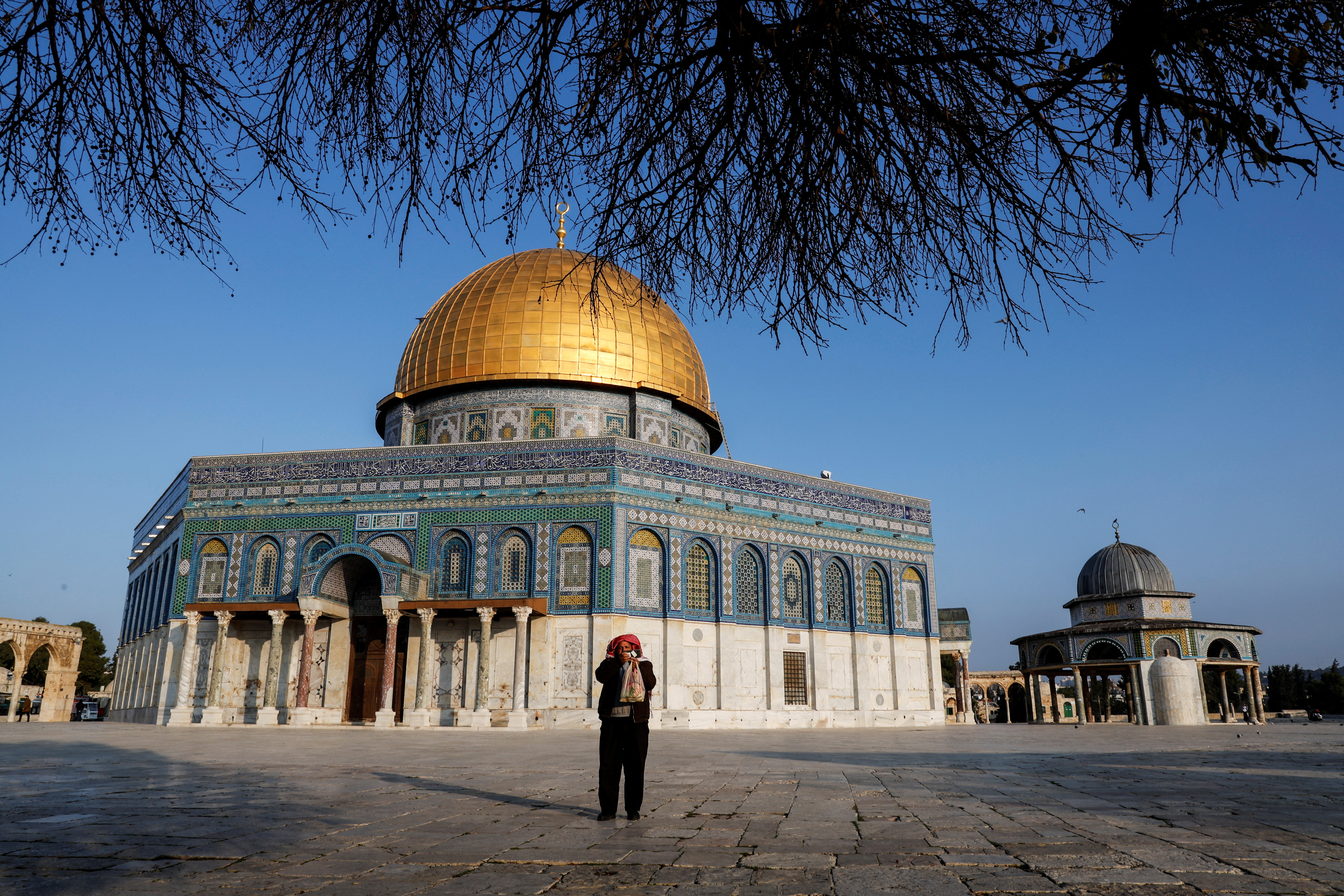 La mezquita de Al-Aqsa es el tercer lugar más sagrado del Islam y el sitio más sagrado para los judíos. (REUTERS/Ammar Awad)