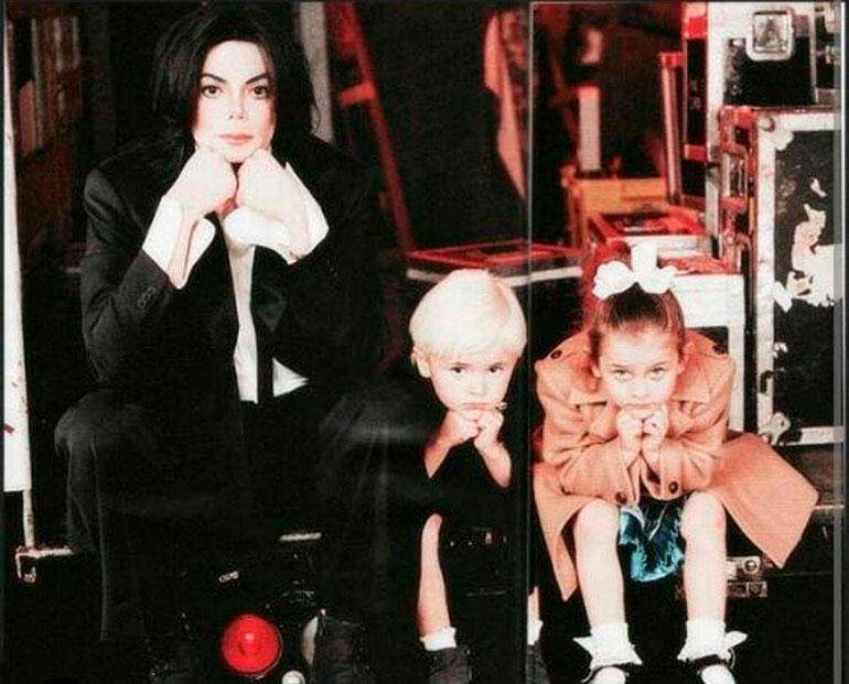 La estrella del pop junto a sus hijos "de diseño" Prince y Paris (Foto: Especial)