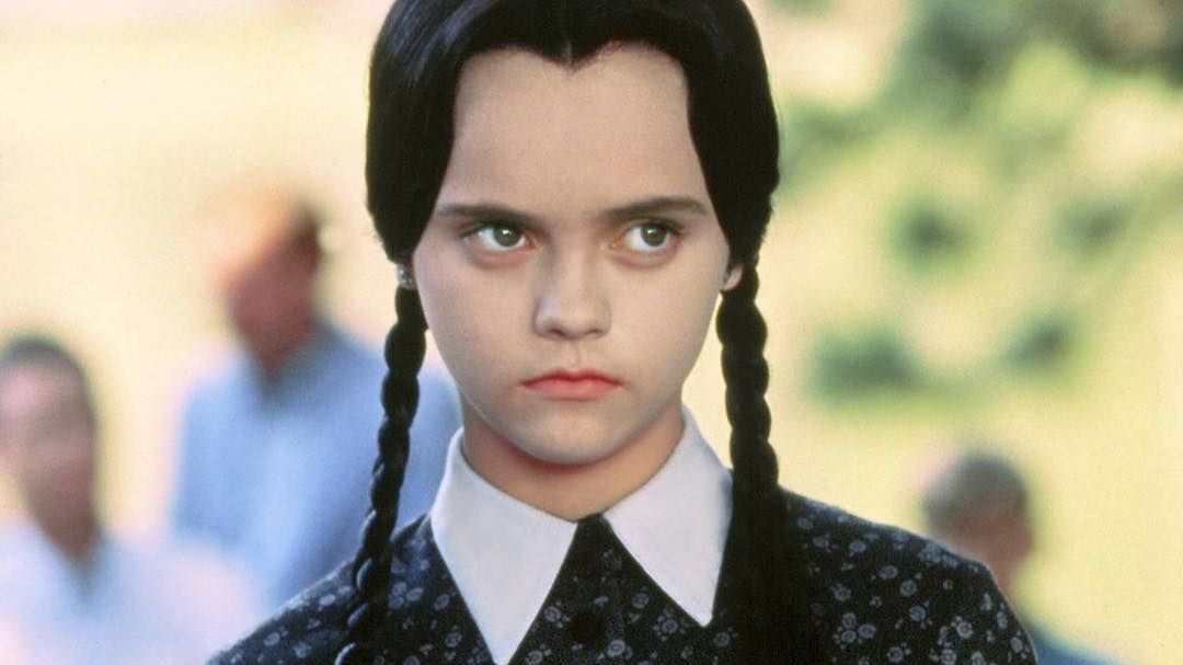 크리스티나 리치 Christina Ricci 는 로스 로코스 아담스의 캐릭터 인 “수요일”시리즈에 출연하지만 원래 역할은