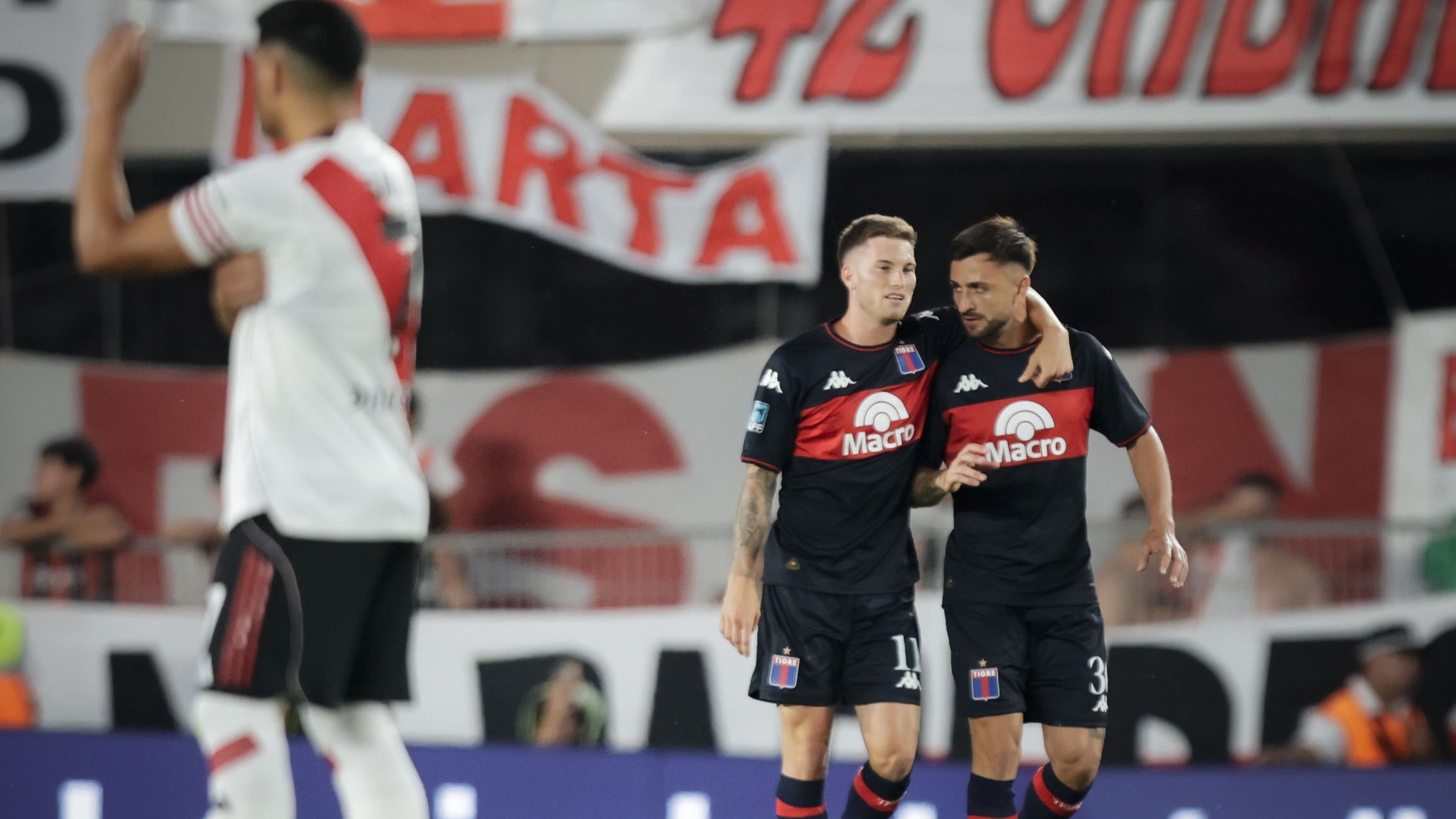 Graves incidentes y disturbios en Milán durante una protesta contra los Juegos Olímpicos de Invierno