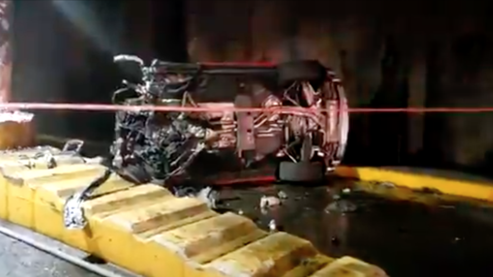 Las impactantes imágenes del Lamborghini en llamas en el que murió  calcinado un presunto narco - Infobae
