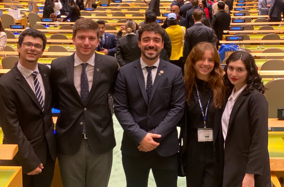 Félix Samoilovich, Juan Martín Durisotti, Juan Francisco Petrillo, Luciana Rubacha y Martina Nasanovsky (de izquierda a derecha) integran el equipo que fue premiado en Nueva York.