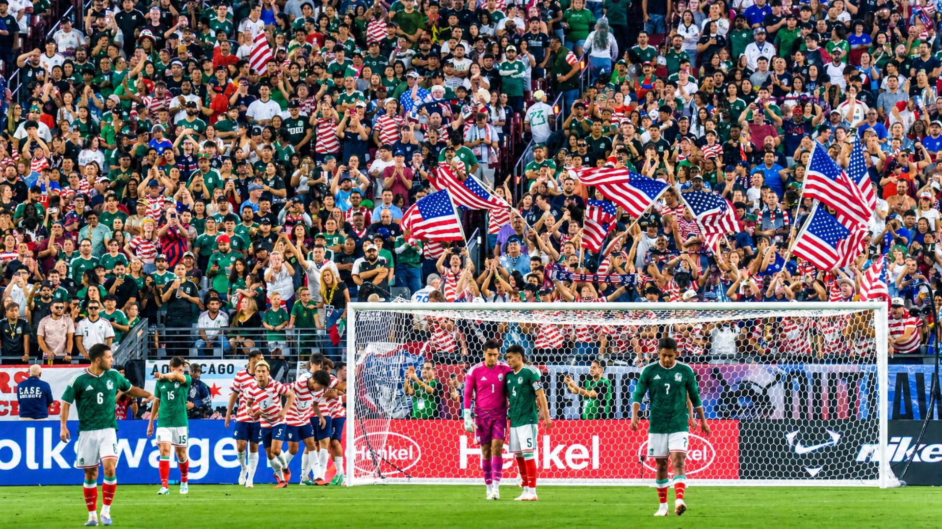 La doble cachetada en el partido amistoso entre México y Estados Unidos que da la vuelta al mundo: "Le aplaudió la cara"