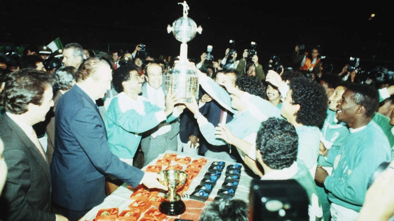 En 1989 Atlético Nacional se convertiría en el primer equipo colombiano en levantar la Copa Libertadores. 