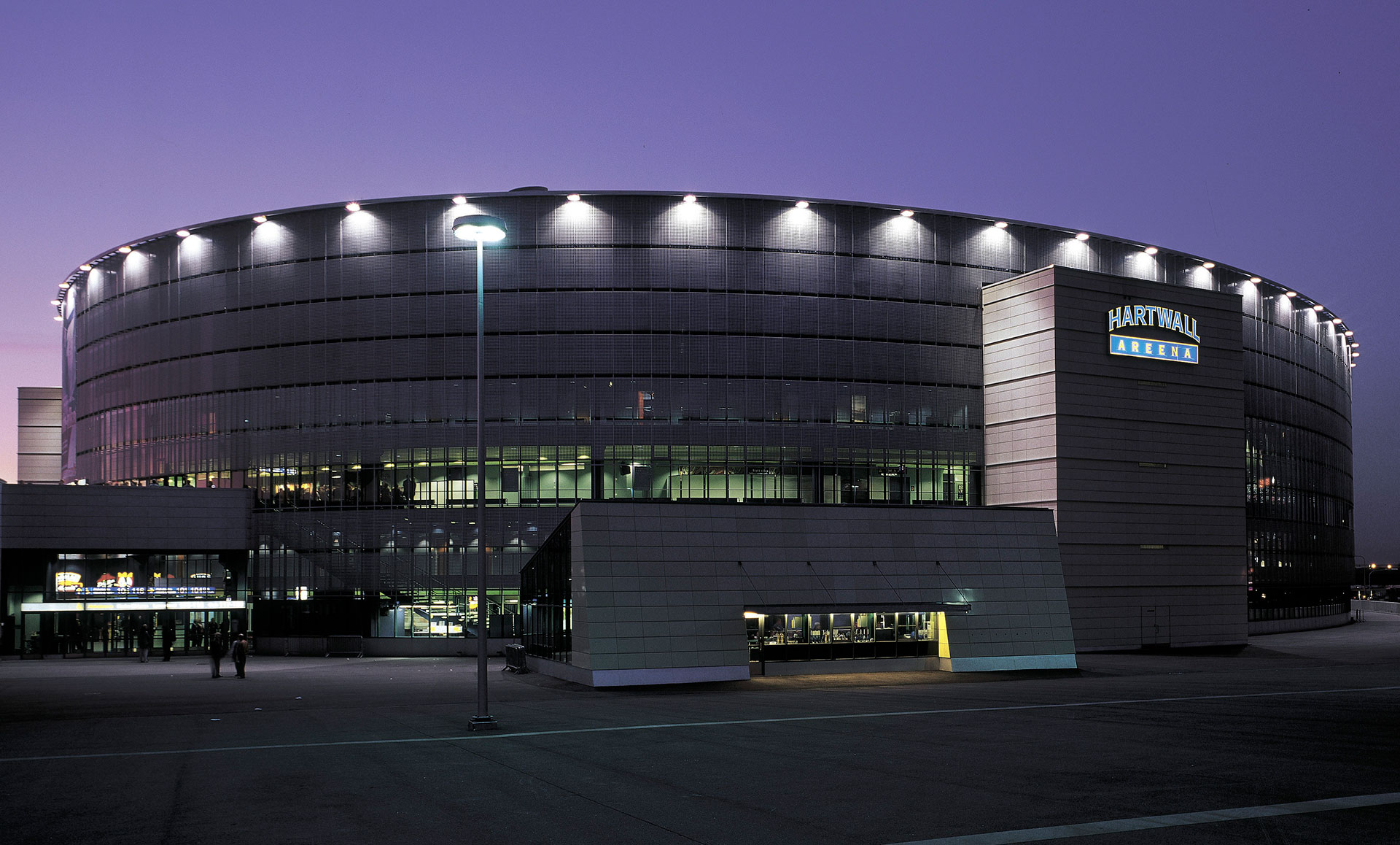 Timchenko controla el estadio Hartwall Arena en Helsinki, la capital de Finlandia