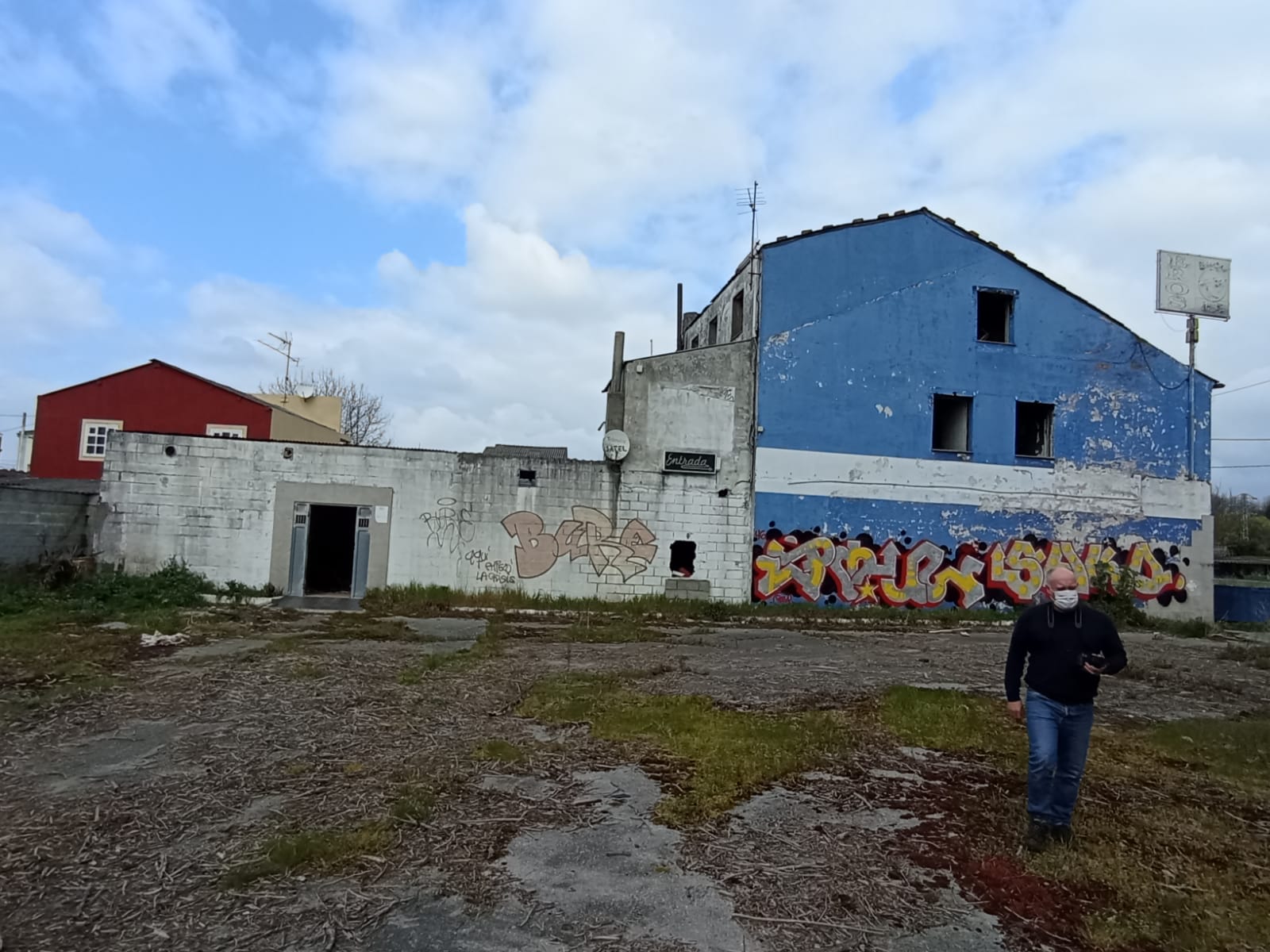 Las ruinas de un puticlub gallego.