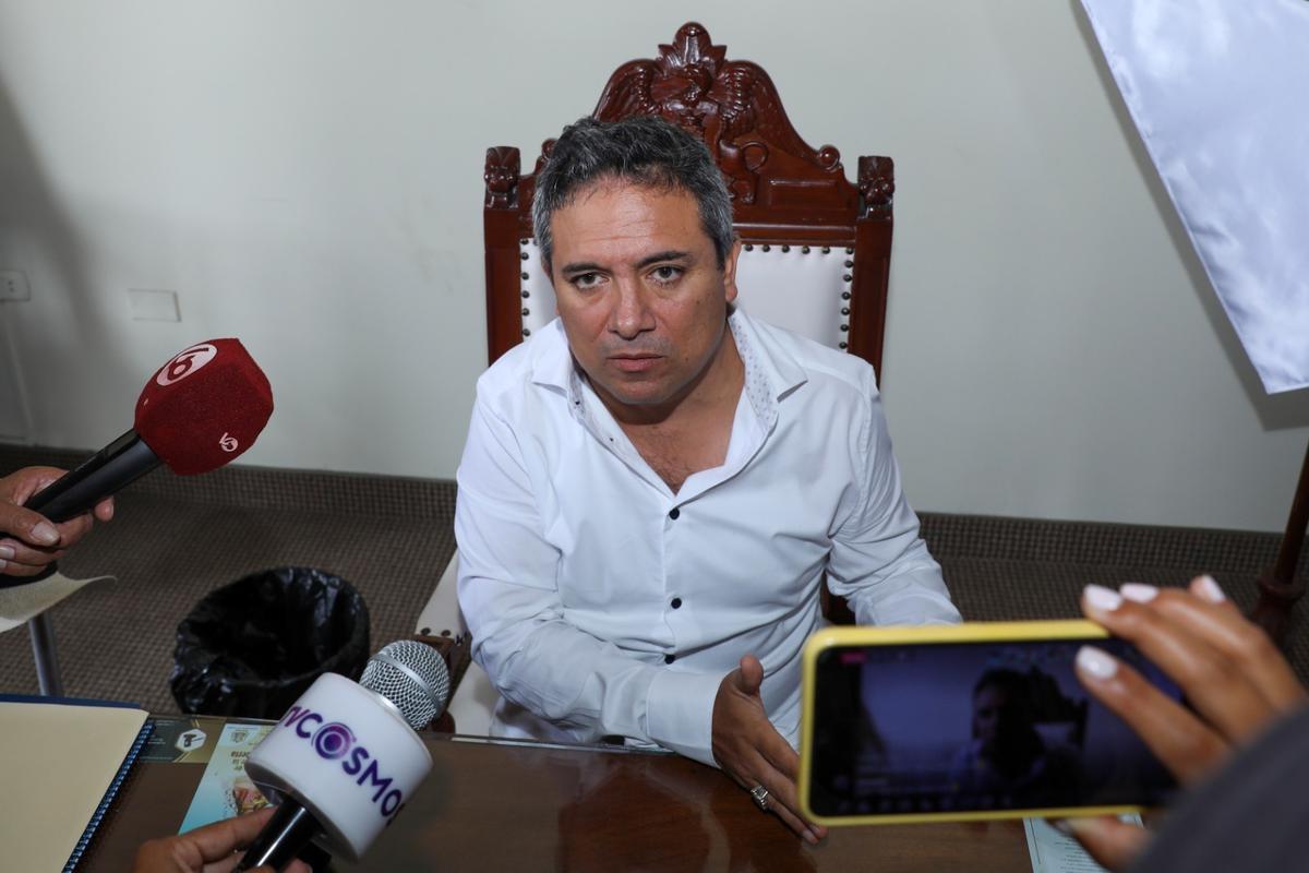 El alcalde de Trujillo, Arturo Fernández, volvió a protagonizar una falta de respeto contra una reportero.