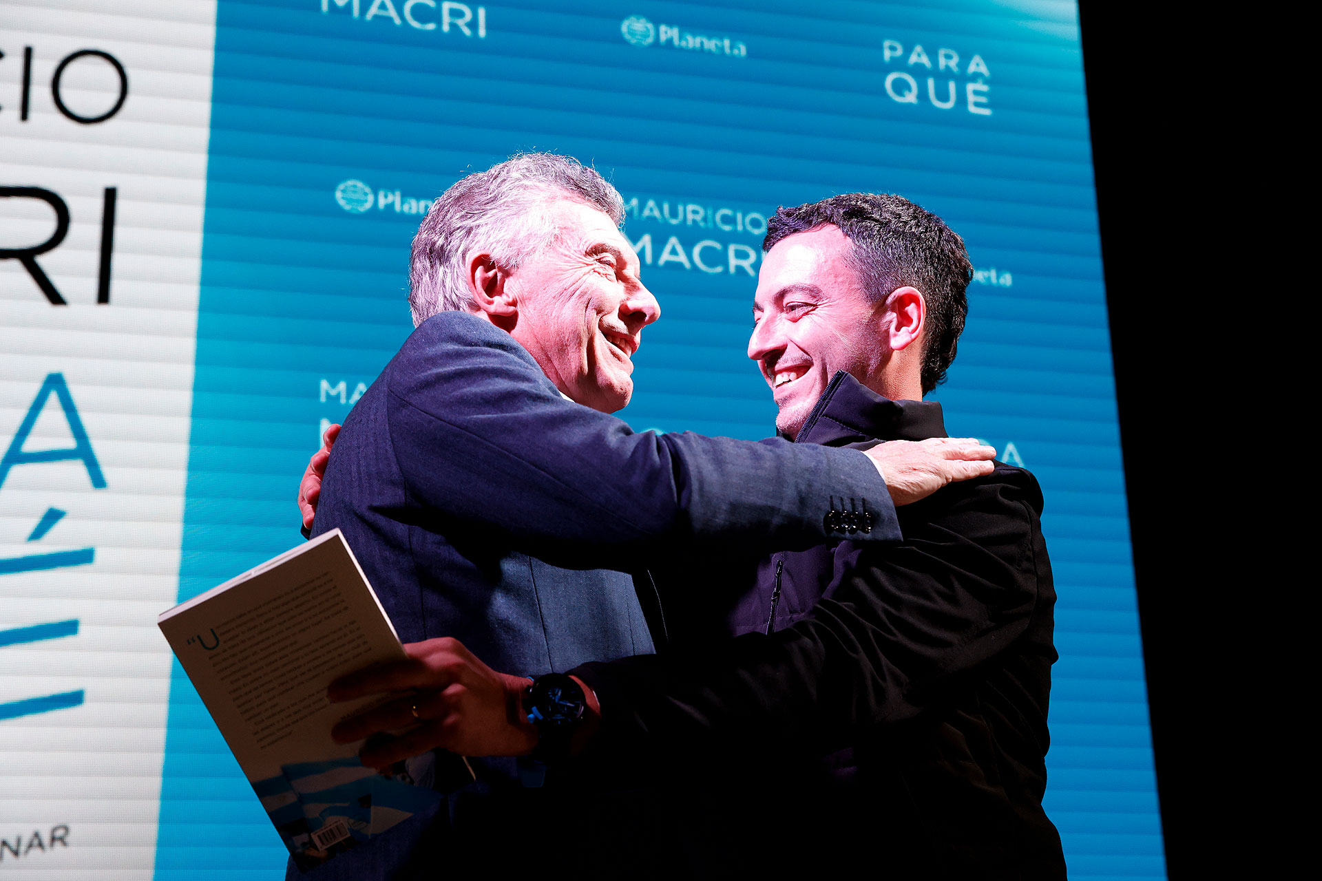 Mauricio Macri junto a Rodrigo De Loredo en la presentación de su libro (Mario Sar)