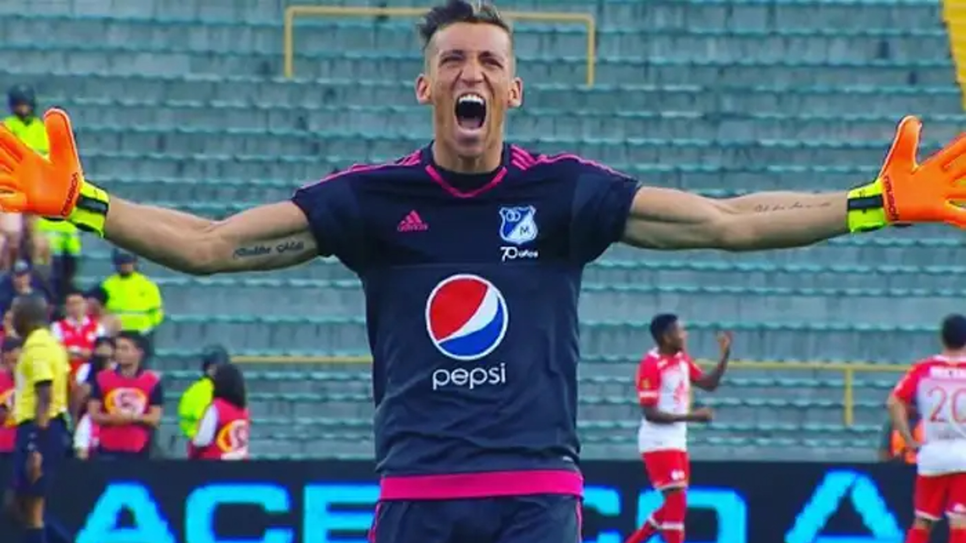 Nicolás Vikonis le hizo el feo a dos grandes del fútbol colombiano