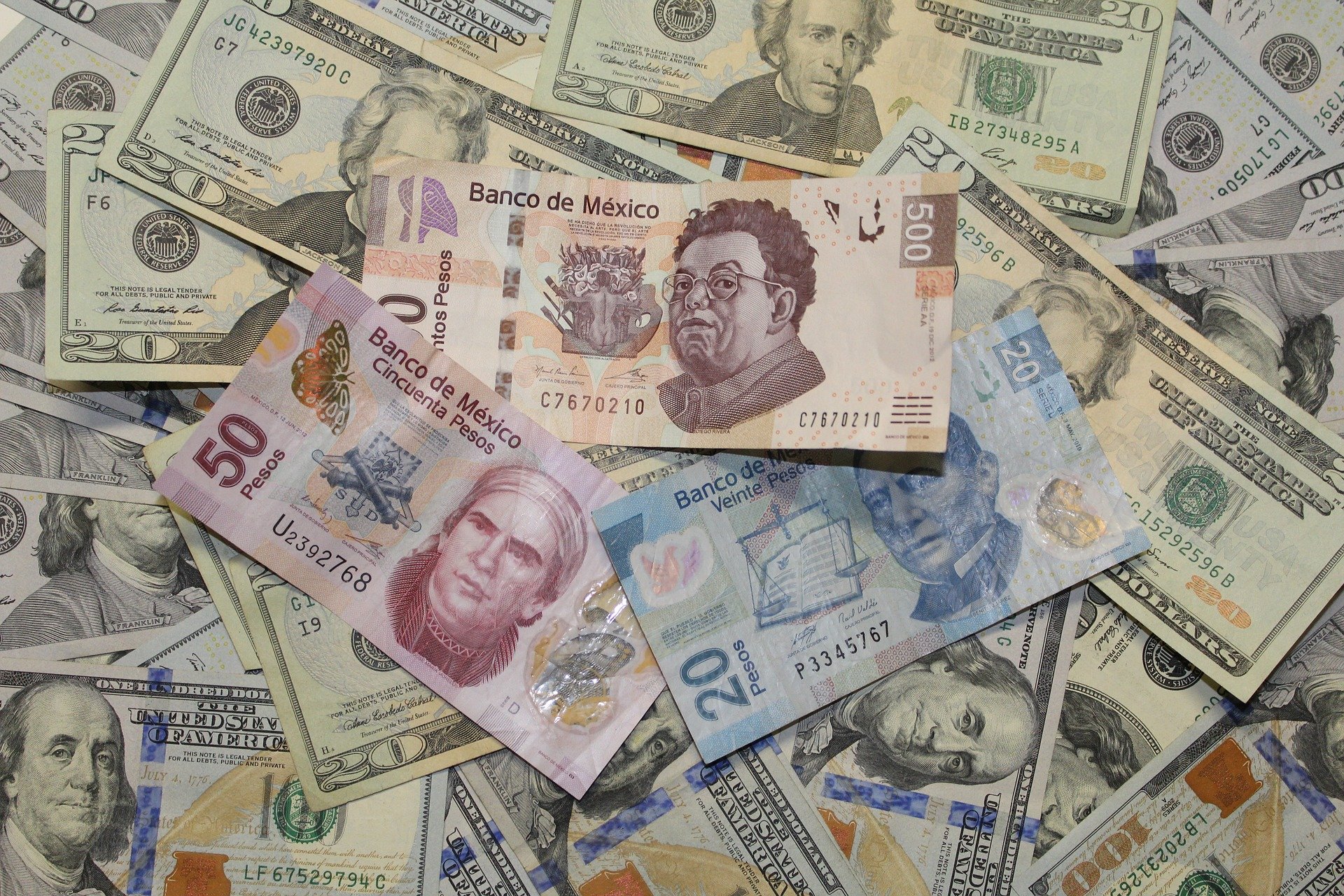 El peso mexicano se apreció frente al dólar (Foto: Pixabay)