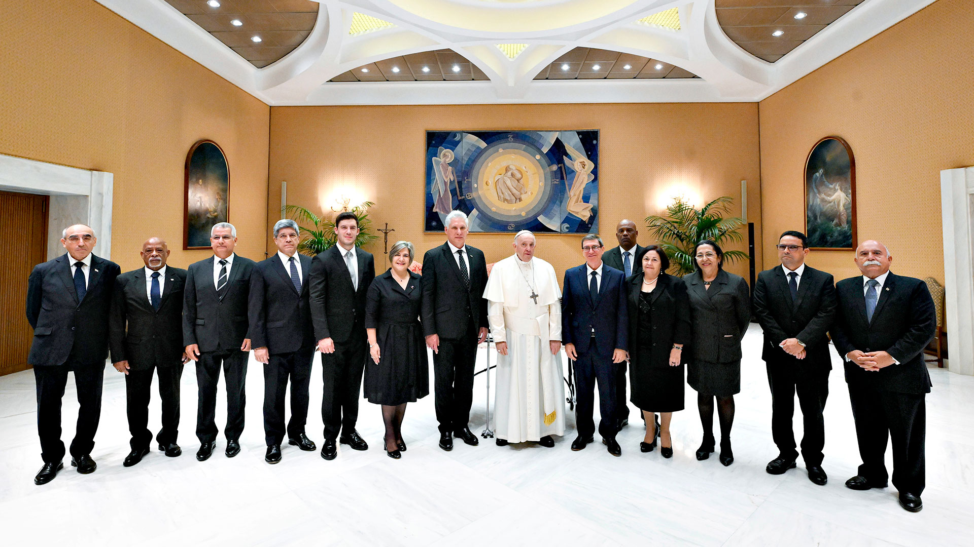 El Papa junto a la delegación cubana (Vatican Media/Getty Images)