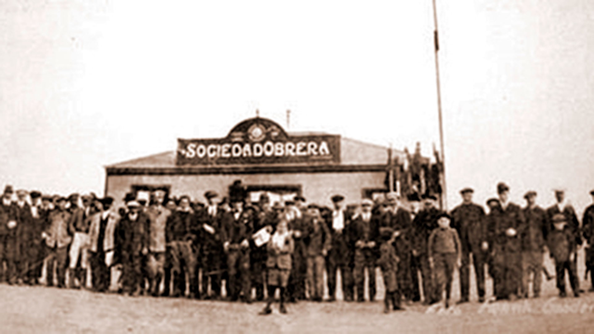 Frente del local de la Sociedad Obrera de Río Gallegos