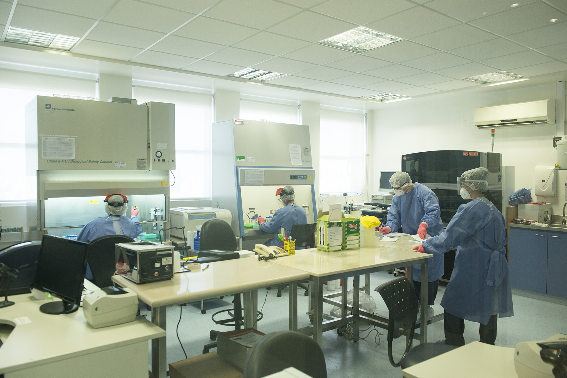 En Buenos Aires, se hará un estudio con 1.200 pacientes en diálisis para evaluar la respuesta del sistema inmune tras las dos dosis con la vacuna contra el COVID-19. Se hará como una iniciativa de la Sociedad Argentina de Nefrología en el Instituto de Investigaciones Biomédicas en Retrovirus y Sida (INBIRS), que depende de la Universidad de Buenos Aires y el Conicet. Los pacientes forman parte del programa de diálisis del Ministerio de Salud porteño