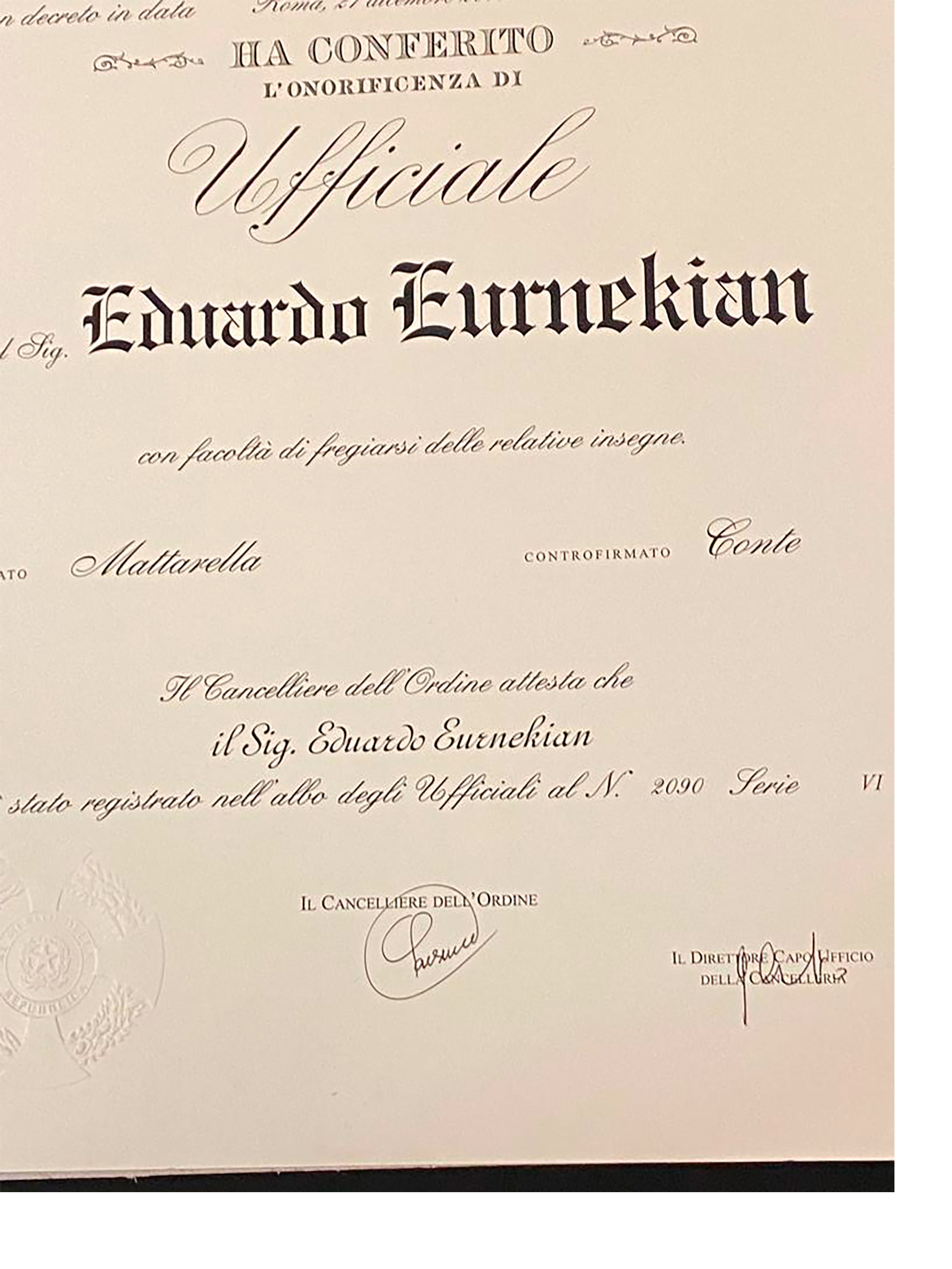 El diploma por la Orden al Merito de la República Italiana