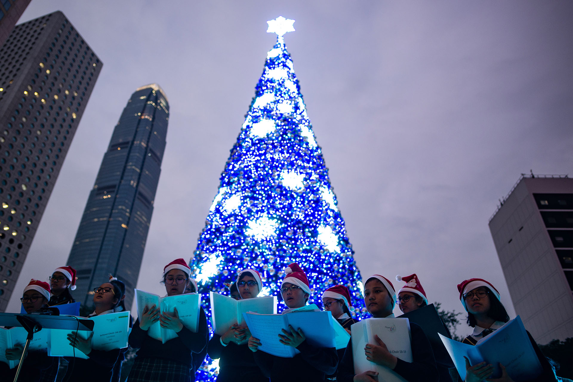 Hong Kong es uno de los lugares en China donde está permitido el festejo de la Navidad. (Photo by Philip FONG / AFP)
