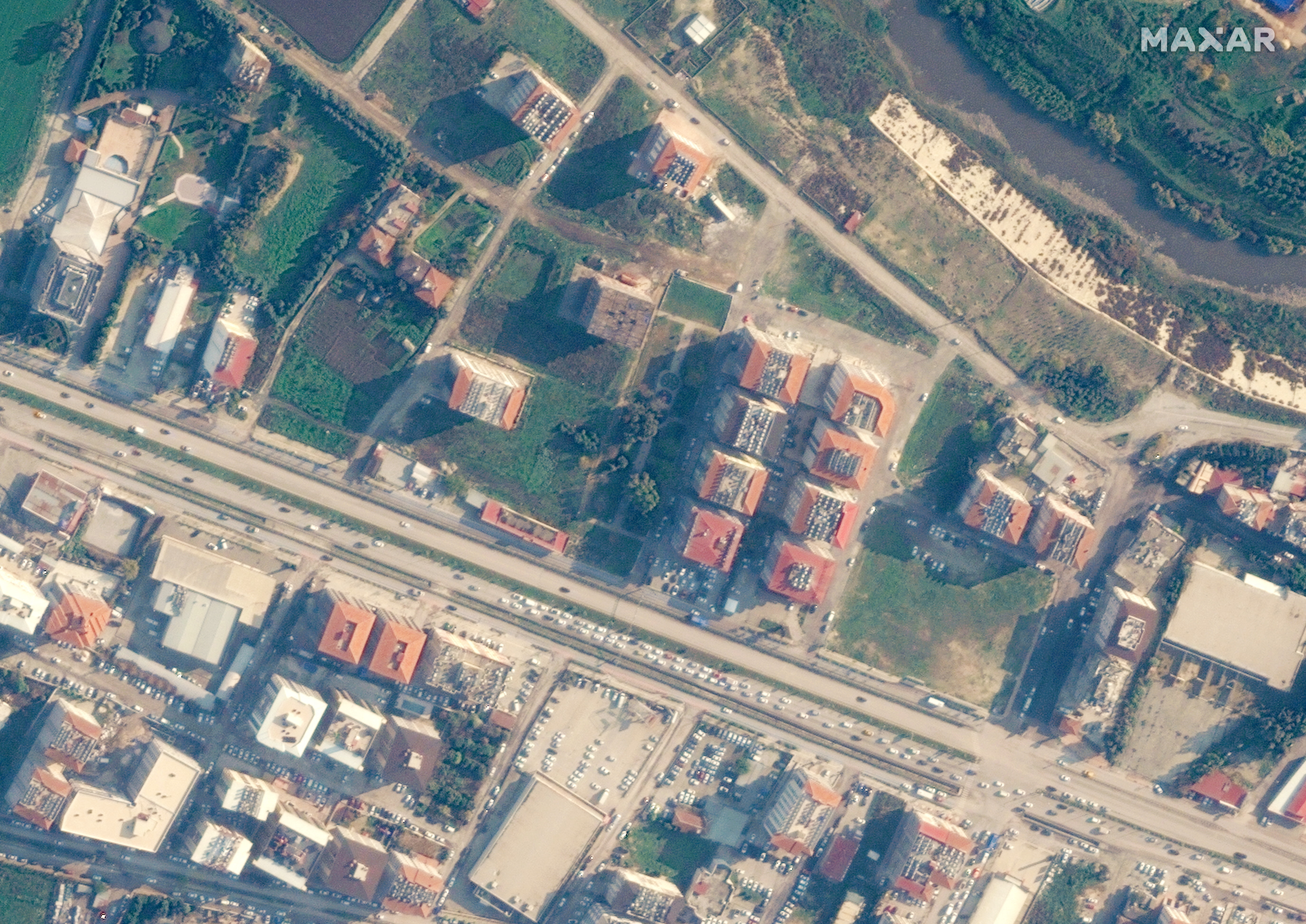 Esta imagen satelital captó cómo se veían los edificios antes de un terremoto en Antakya. Imagen satelital ©2023 Maxar Technologies/Handout via REUTERS
