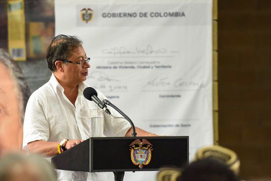 Crear una asociación de albañiles: en qué consiste la propuesta de Gustavo Petro para mejorar las viviendas en Colombia