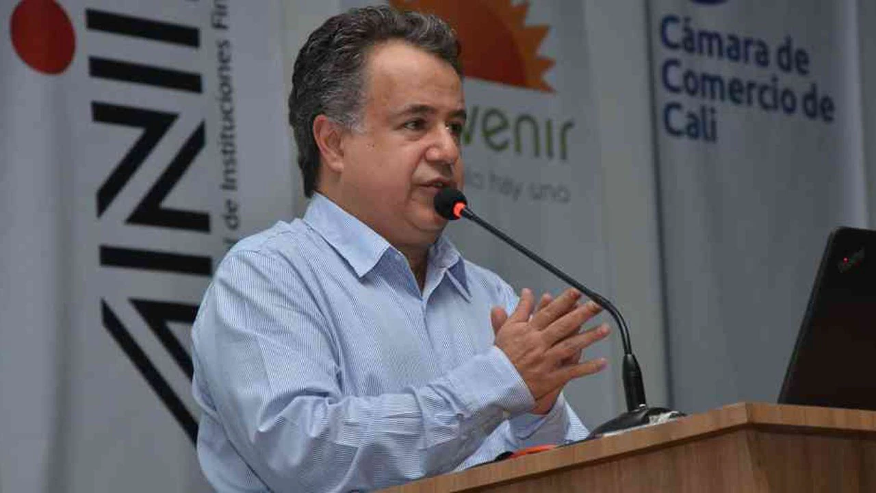Mauricio Santa María, presidente de Anif, escuchó las recomendaciones del presidente Petro. FOTO: Anif