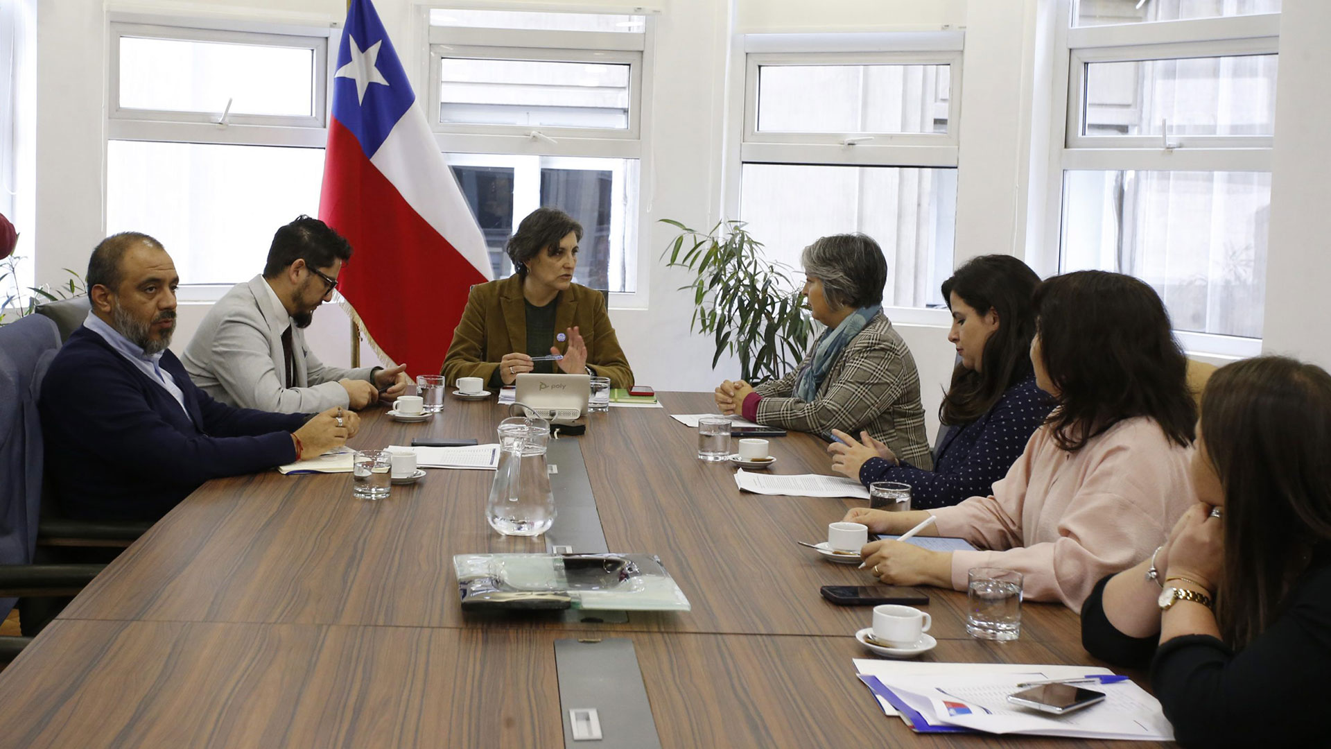 La ministra de Salud, Ximena Aguilera, se reunió con su equipo para analizar el alza récord de los contagios