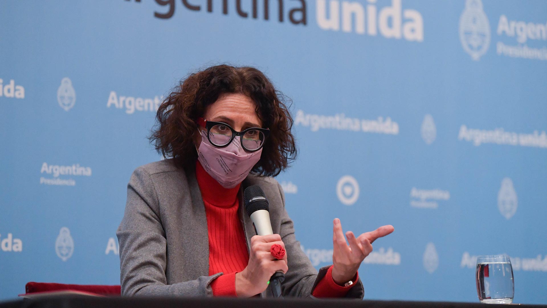 La vicejefa de Gabinete, Cecilia Todesca, anunció los créditos junto a Mercedes Marcó del Pont, de la AFIP