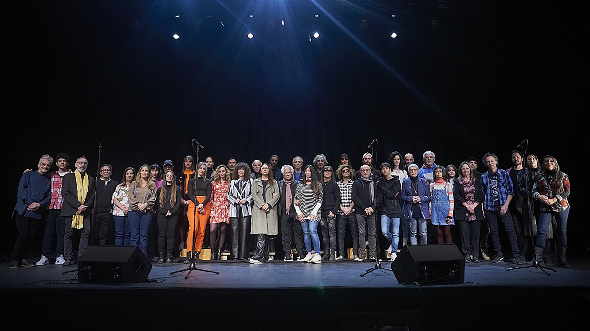 23 familias de músicos interpretan "No tiene olvido el amor", la canción compuesta por Víctor Heredia a 28 años del atentado a la sede de AMIA