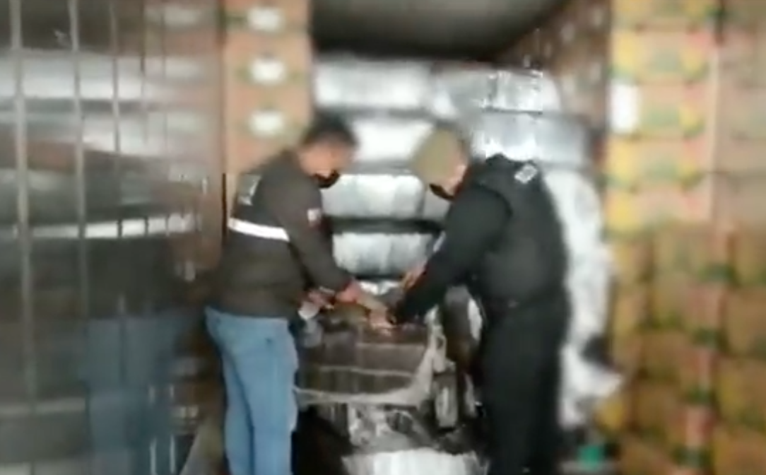 Esconder droga en productos de exportación es una práctica frecuente que se ha detectado en los puertos ecuatorianos. (Policía Nacional)