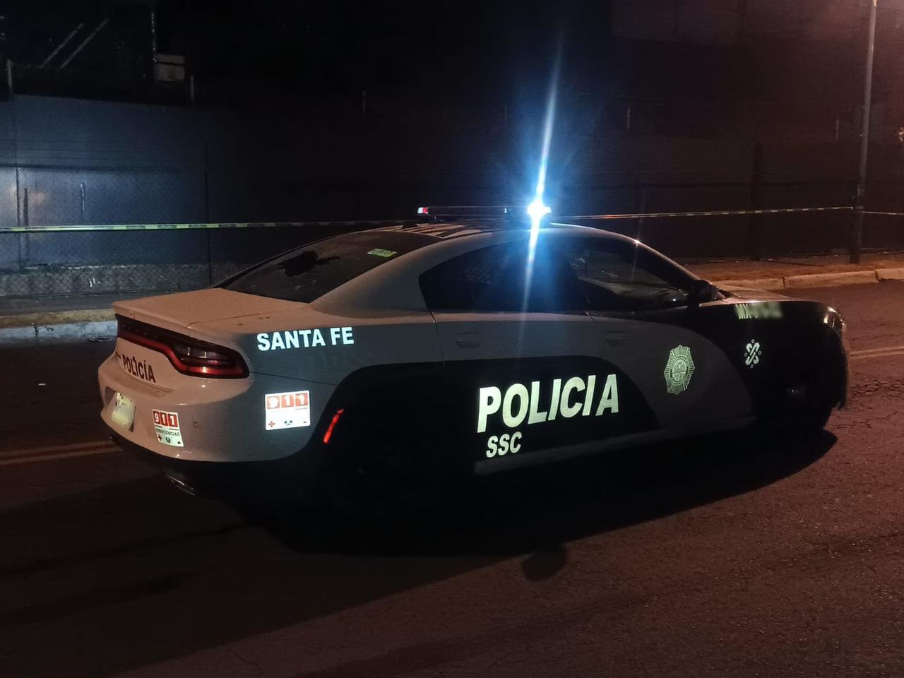Policías del sector Santa Fe de la Álvaro Obregón fueron atacados por hombres armados (@AdrianRubalcava)