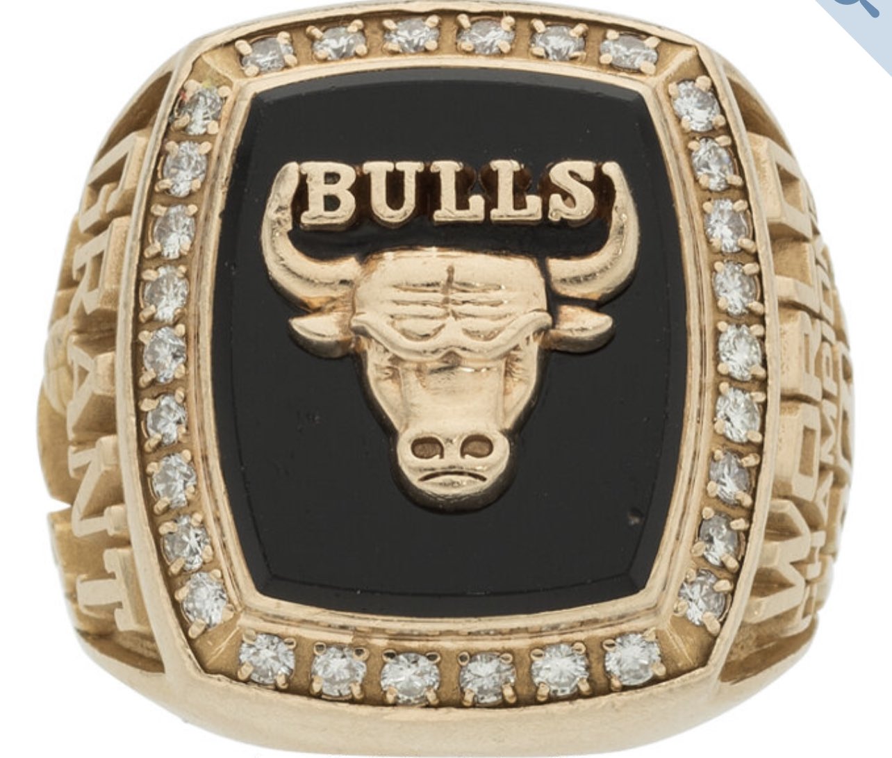 Subastaron tres anillos del tricampeonato que ganaron los Bulls de Jordan: cuánto pagaron por las joyas - Infobae