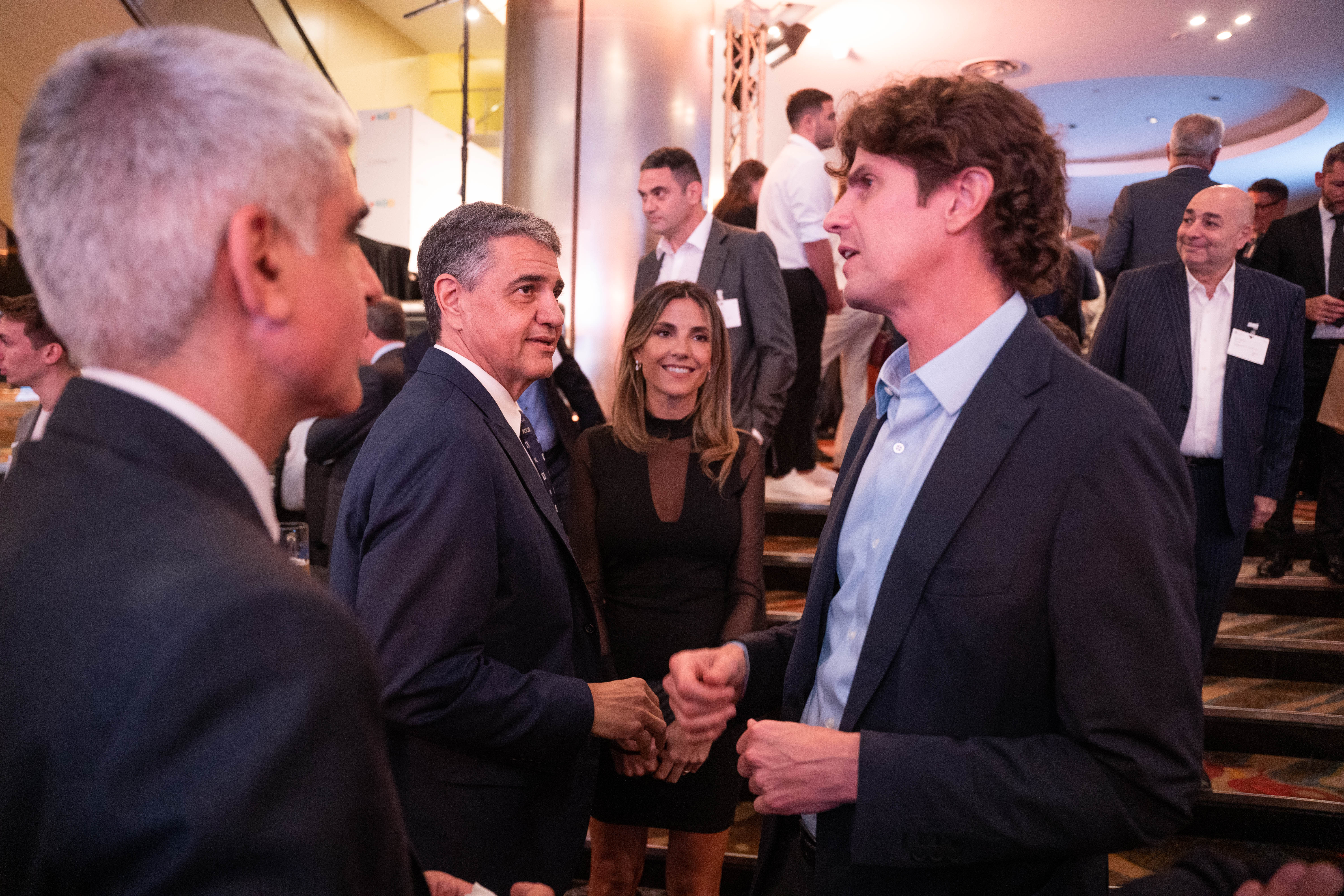 Jorge Macri y Martin Lousteau, en un encuentro casual (Credito: Franco Fafasuli)