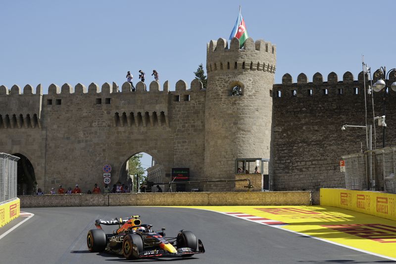 Leclerc Se Queda Con La Pole Del Gp De Azerbaiyán Por Delante De Checo Pérez Infobae 8913