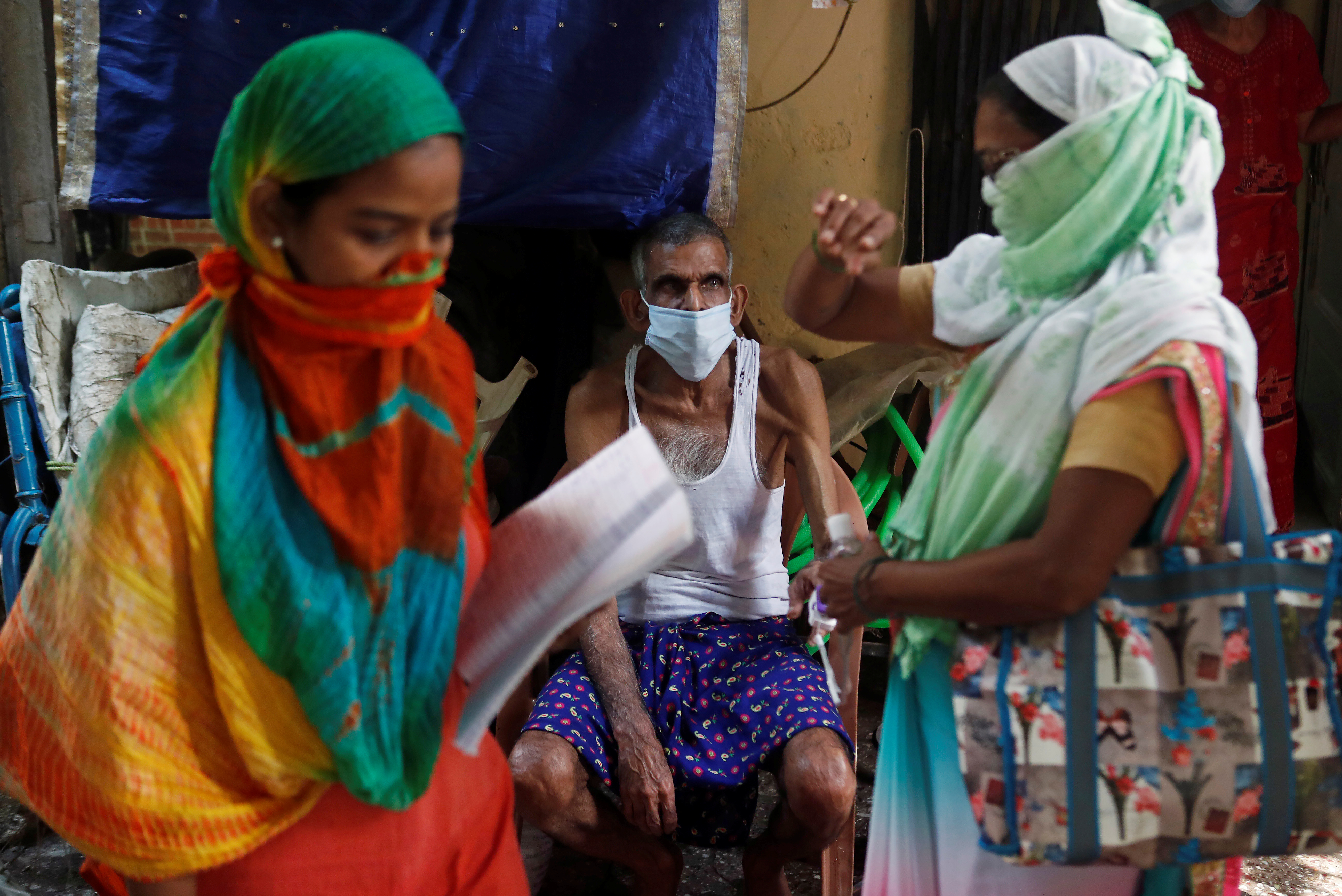 Personas en india durante la pandemia de Covid-19. Foto: REUTERS/Francis Mascarenhas