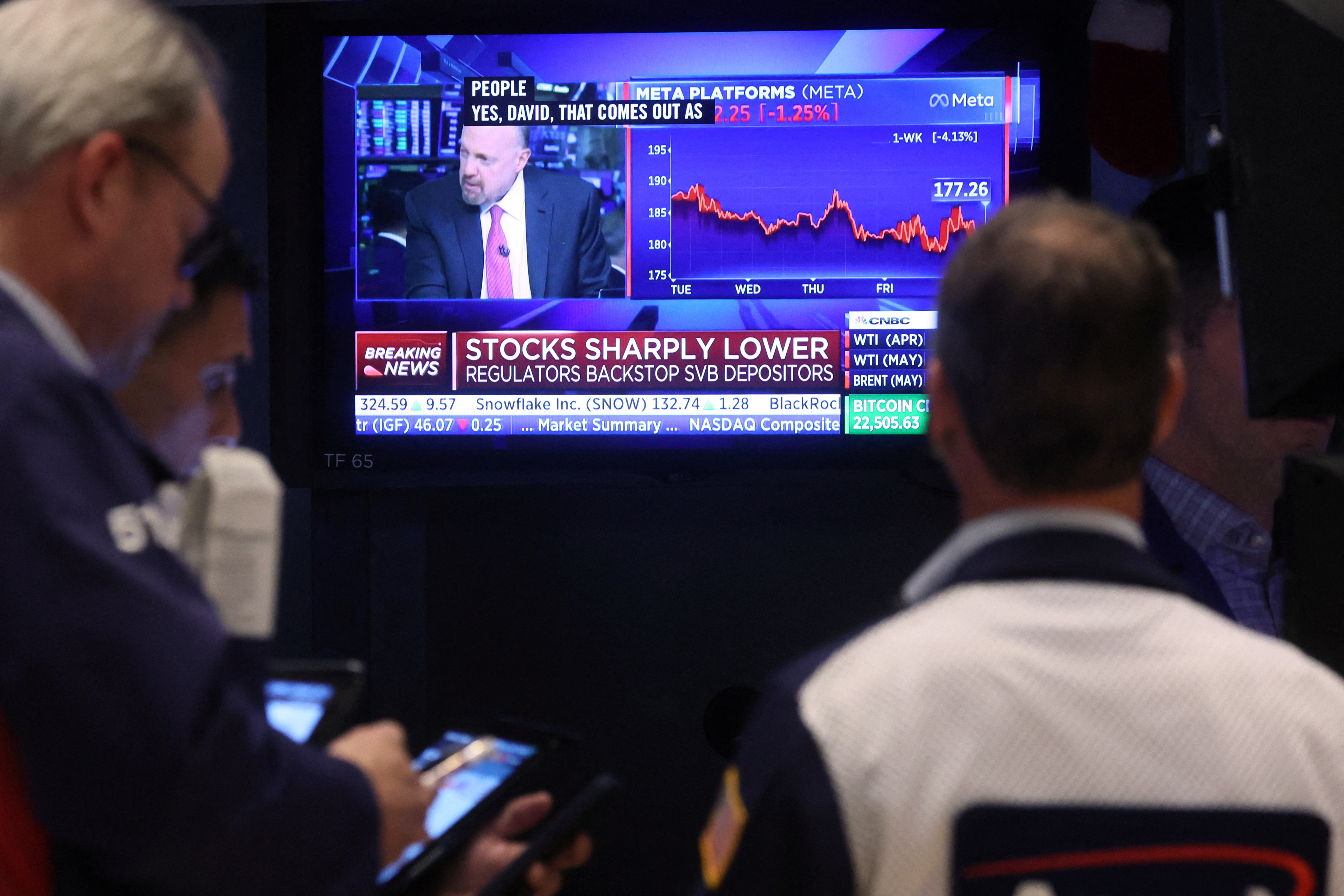 La caída de acciones de los bancos conmovió a los mercados.