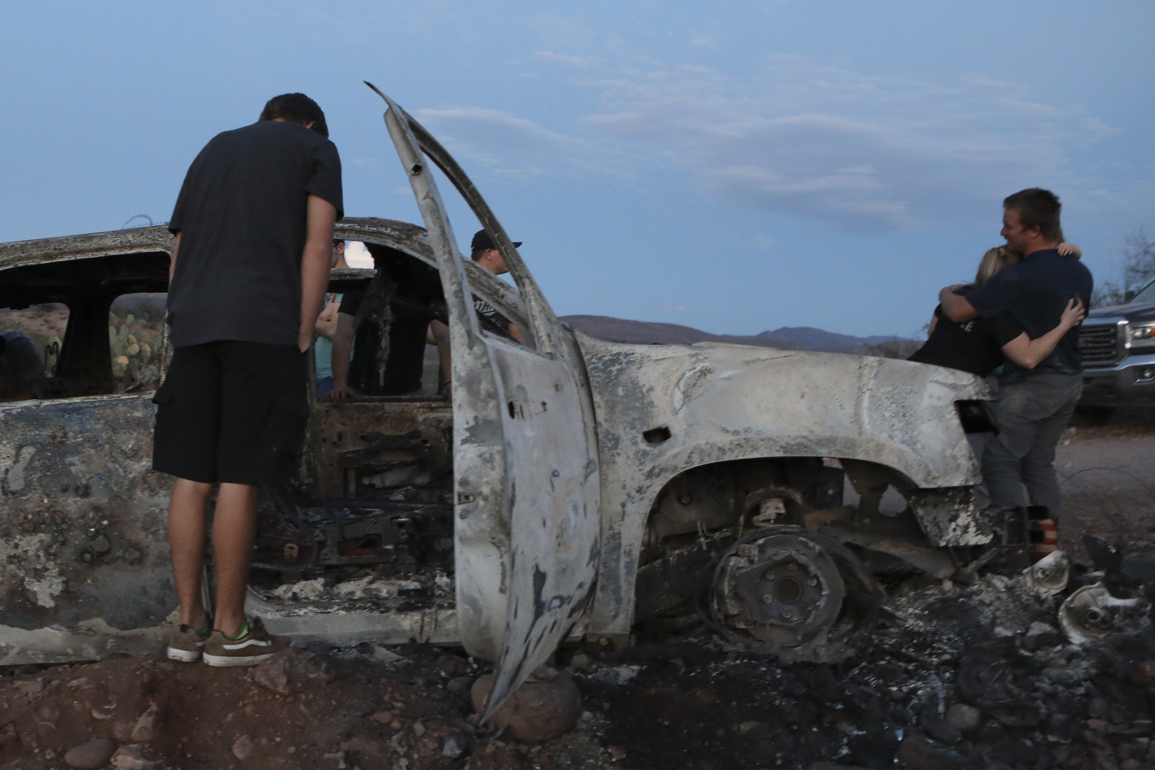 Devin caminó 23 km para encontrar ayuda y volver por sus hermanos que había dejado escondidos entre los árboles (Photo by HERIKA MARTINEZ / AFP)