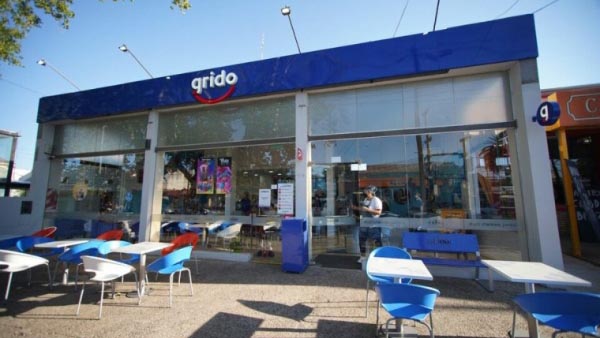 Las compras de ropa en el exterior baten récords y hay crisis en la industria: qué revela una reciente encuesta privada